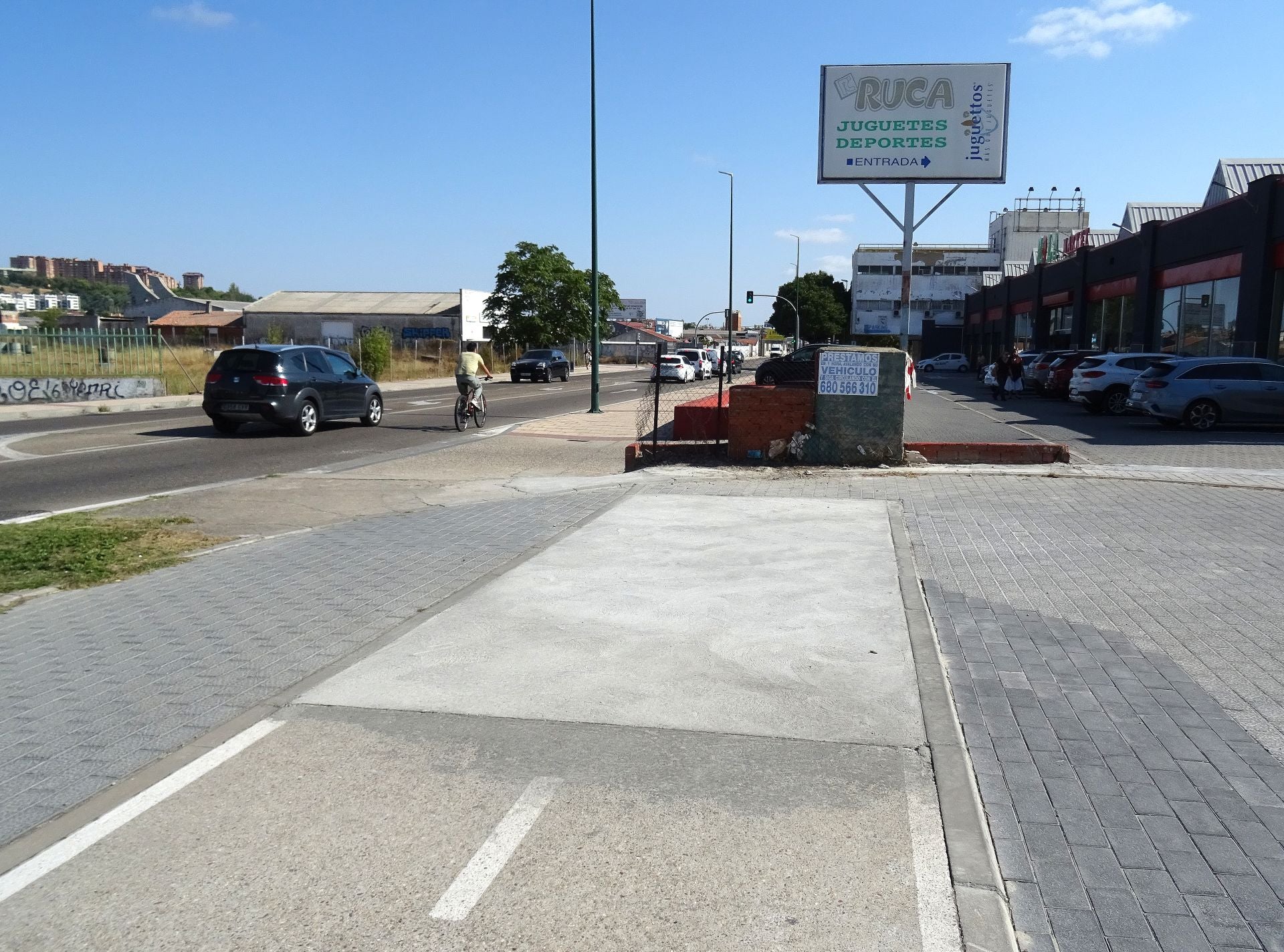 El nuevo carril bici del Camino Viejo de Simancas luce el nombre de Tomás Nistal
