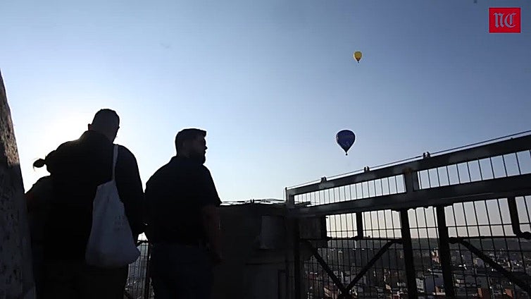 Quince globos llenan de color el cielo de Valladolid