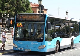 Autobús de la línea 2 en la plaza Oriental de Segovia.