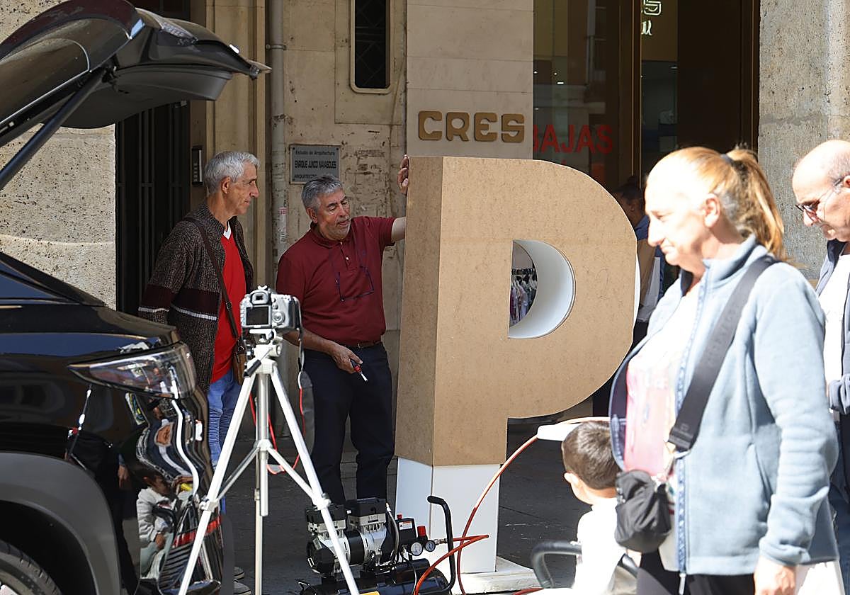 Concurso de las esculturas con forma de P