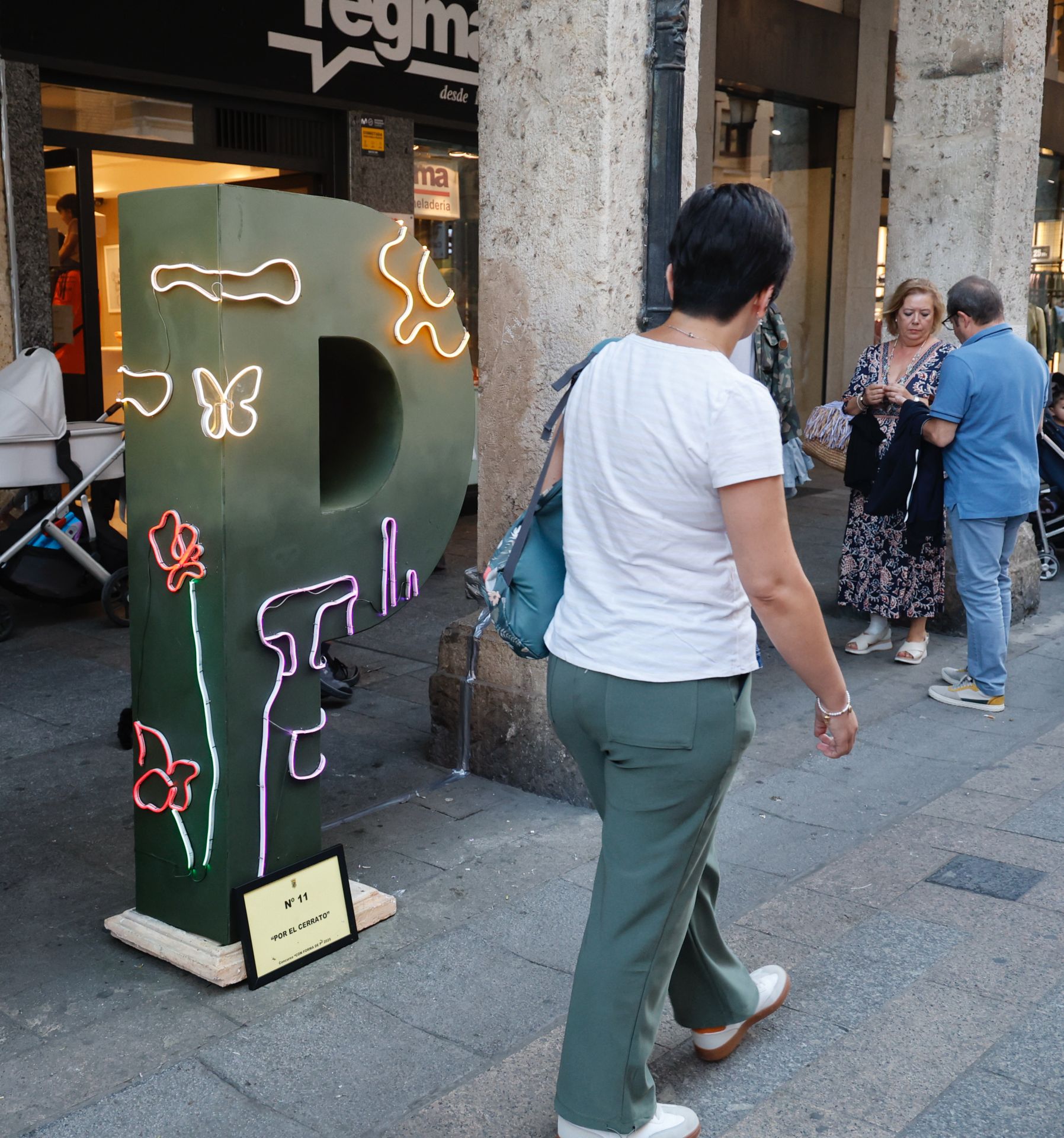 Concurso de las esculturas con forma de P