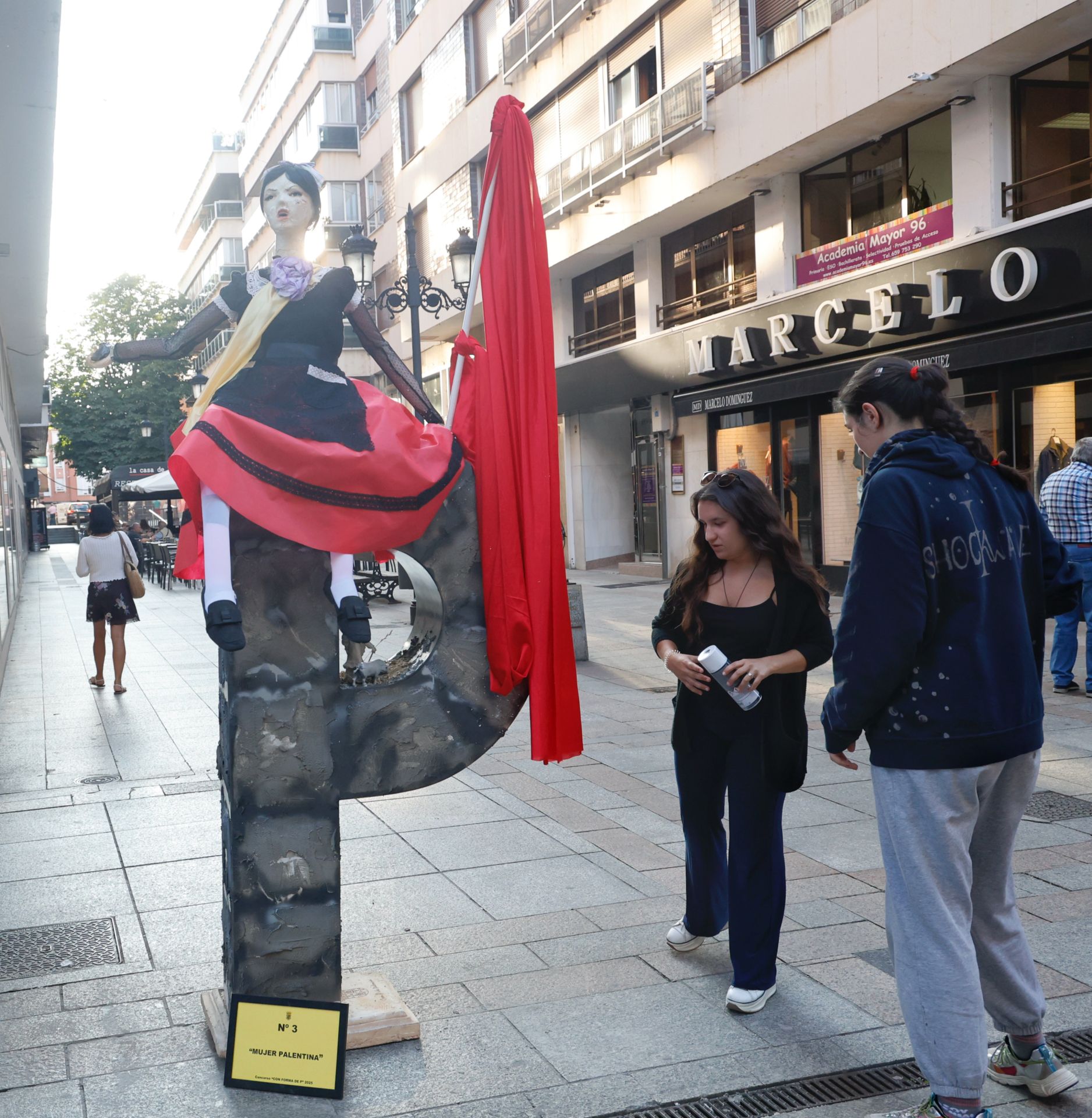 Concurso de las esculturas con forma de P