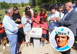 Tomás Nistal (izquierda) aplaude frente al alcalde el descubrimiento de la placa en su honor en el Camino Viejo de Simancas. En detalle, el exciclista, durante su etapa en el Teka.
