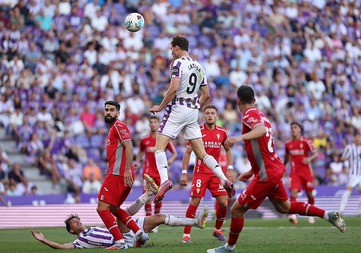 Latasa remata de cabeza en el último Real Valladolid-Córdoba