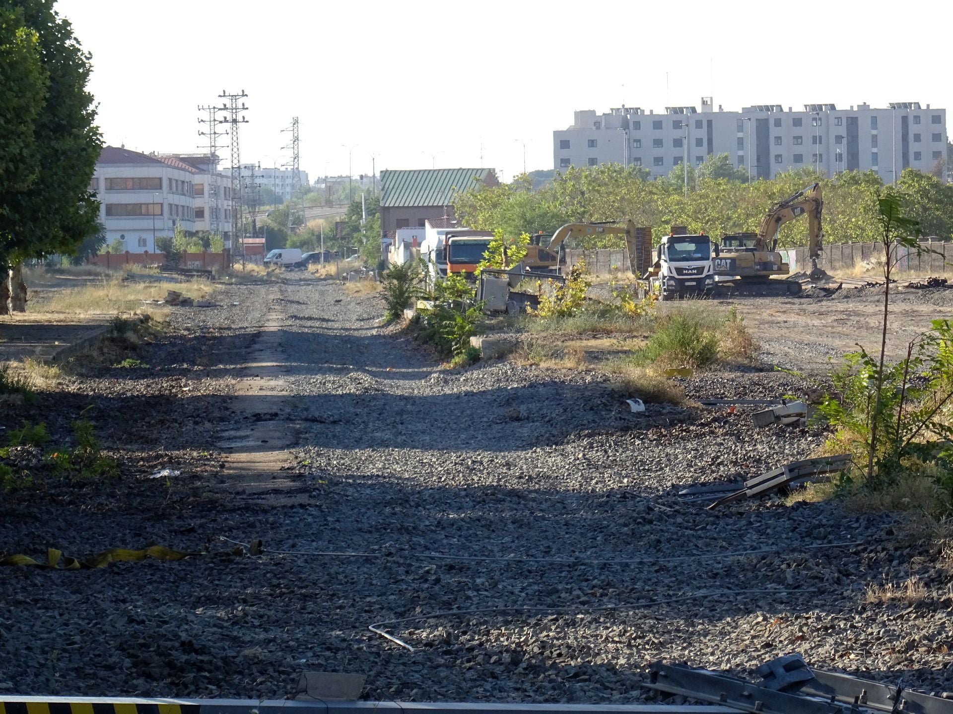 El desmontaje de la vía de mercancía de la línea Ariza