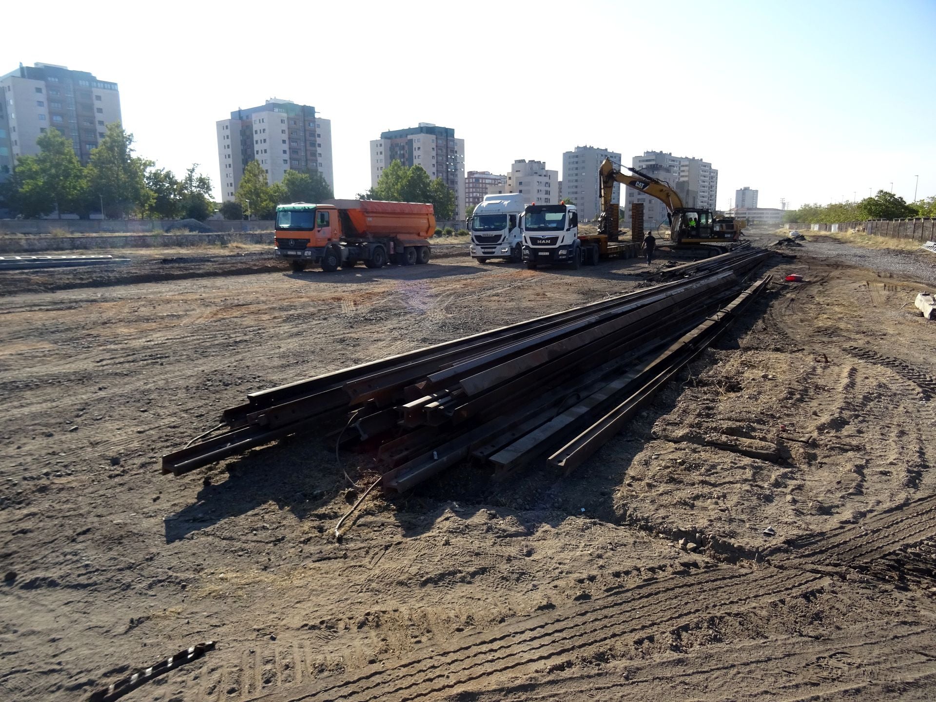 El desmontaje de la vía de mercancía de la línea Ariza