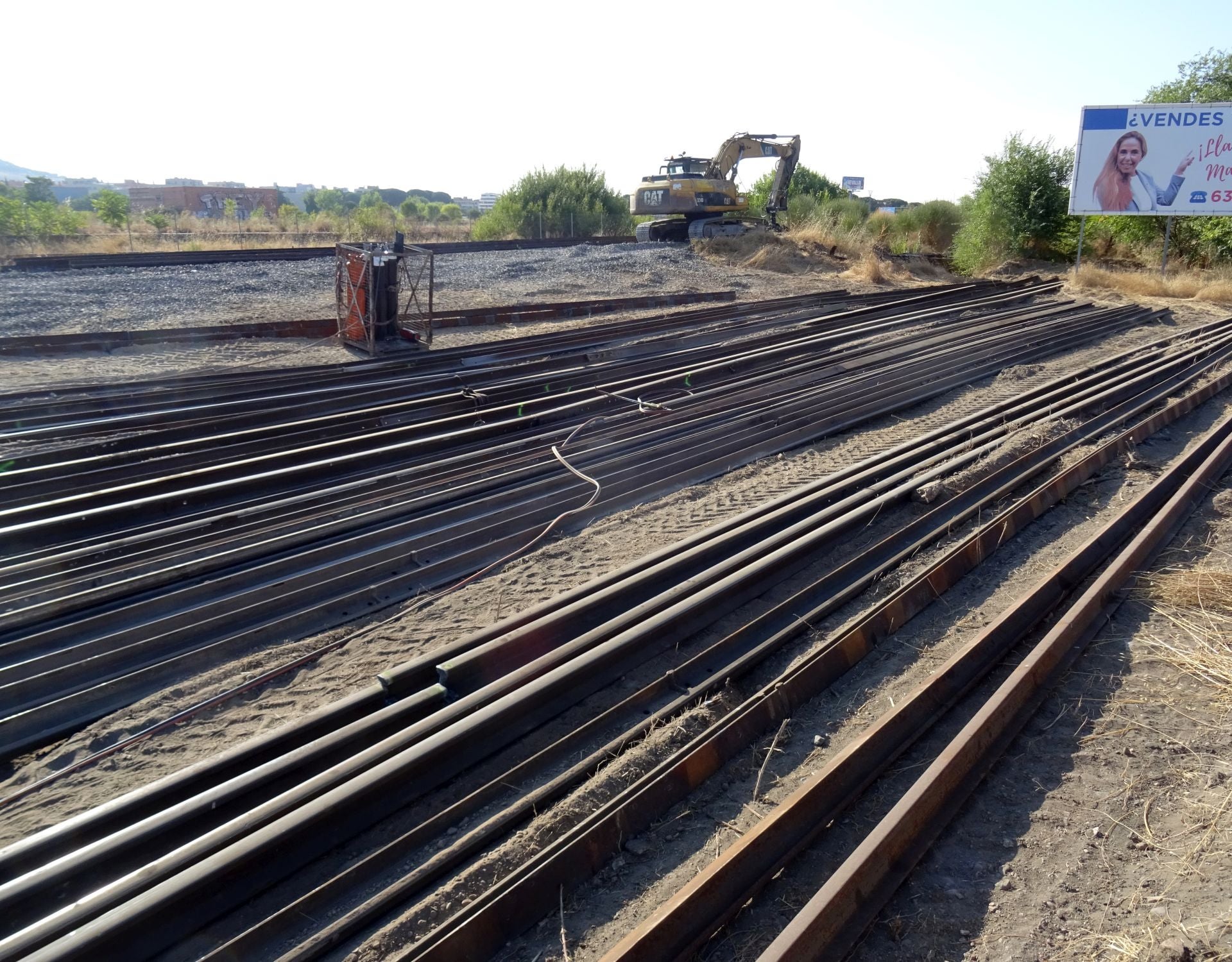 El desmontaje de la vía de mercancía de la línea Ariza