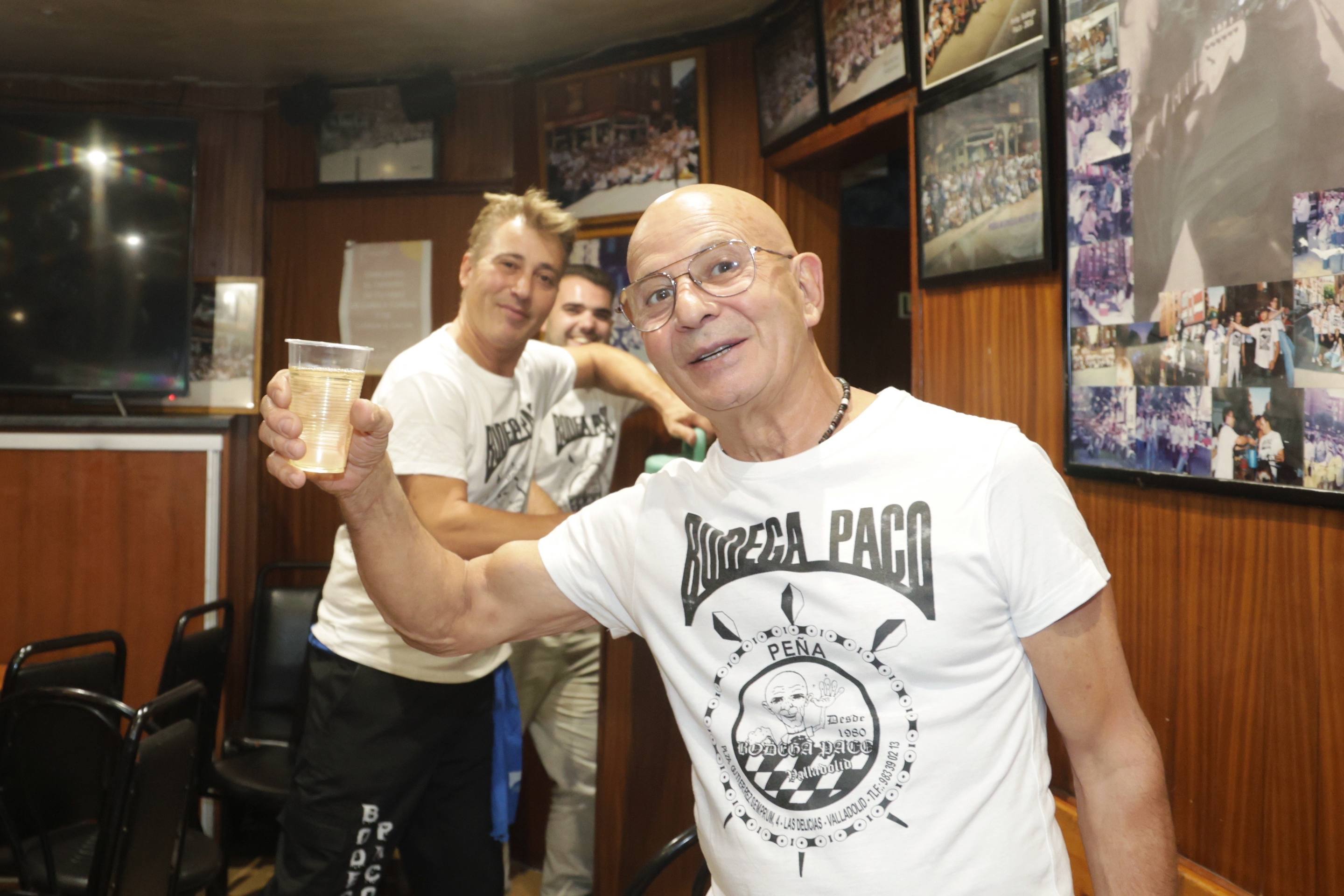 Las imágenes de la Peña Bodega Paco, una familia histórica de las fiestas de Valladolid