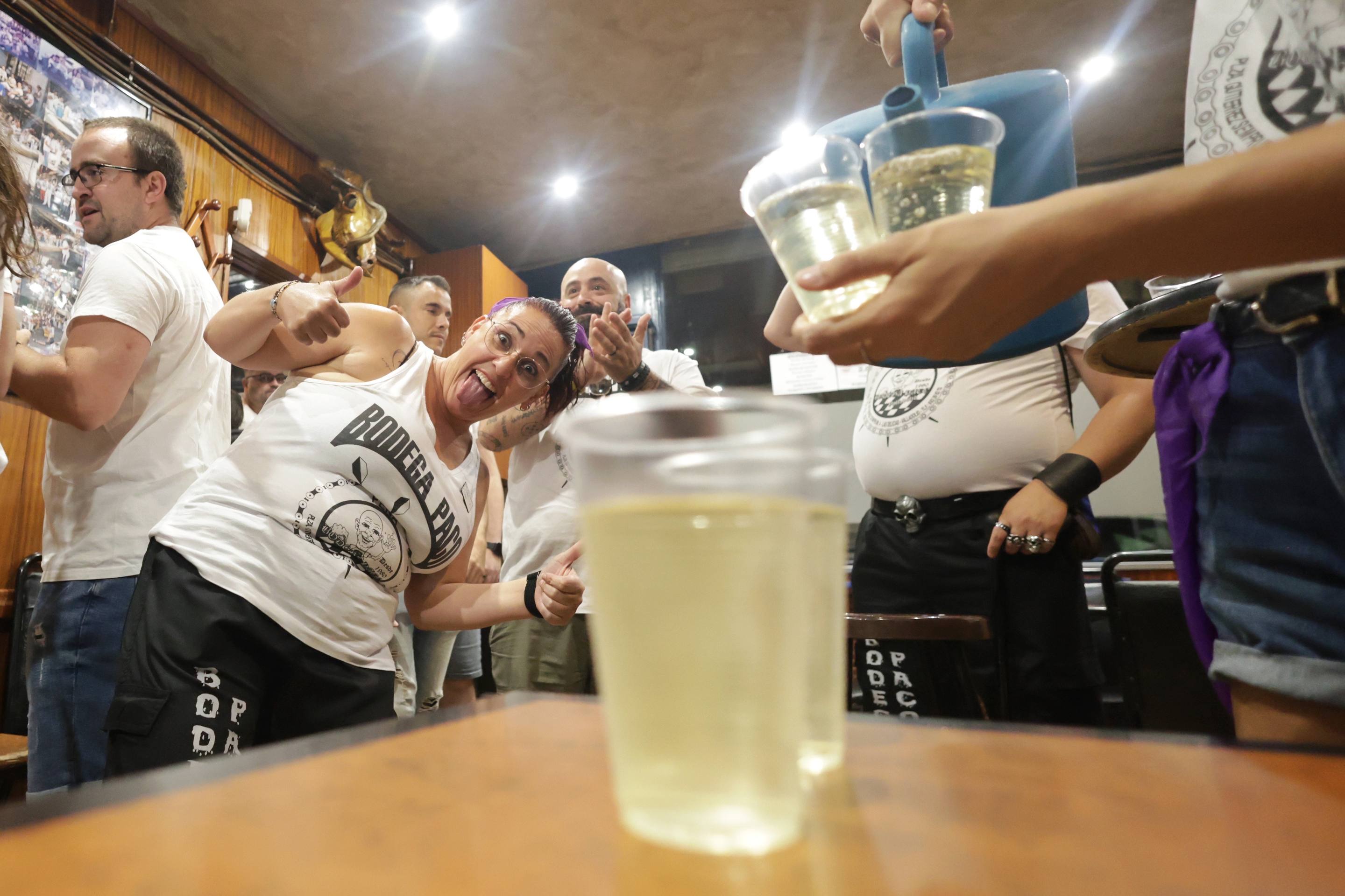 Las imágenes de la Peña Bodega Paco, una familia histórica de las fiestas de Valladolid