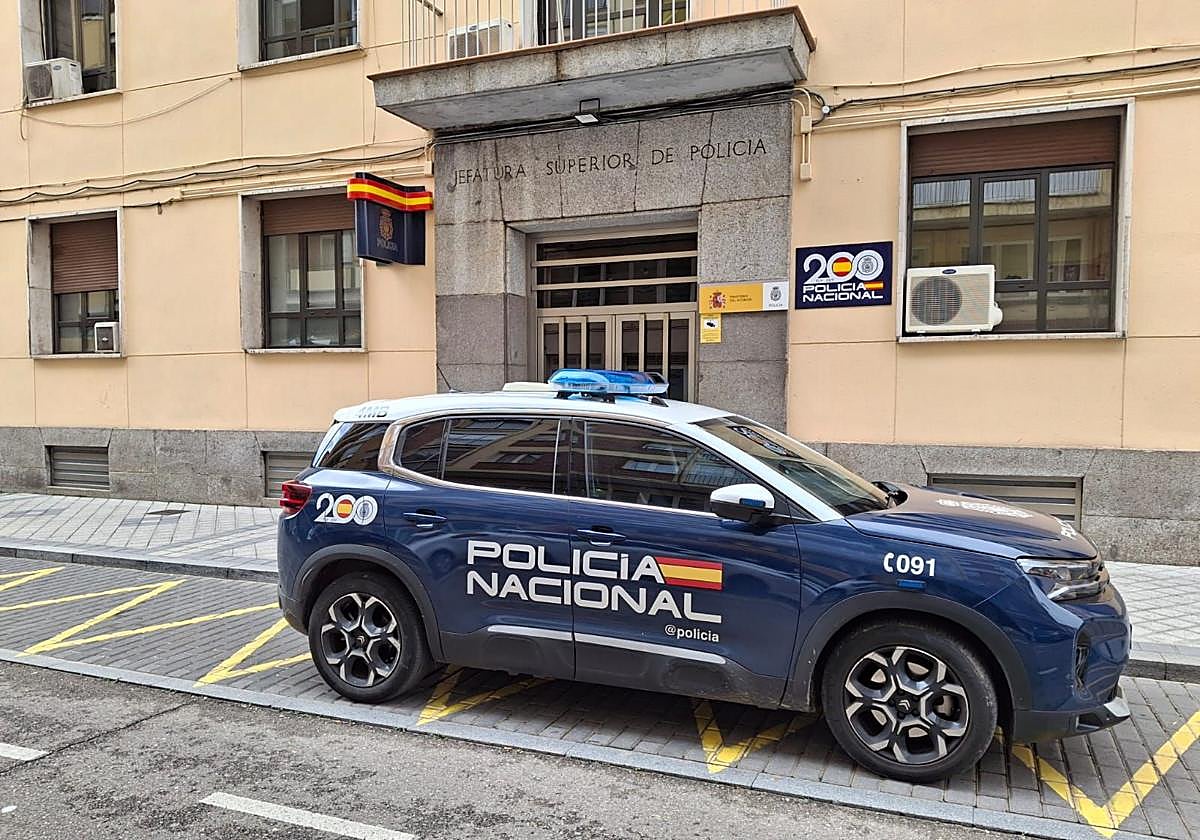 Imagen de archivo de un vehículo de la Policía Nacional en Valladolid.