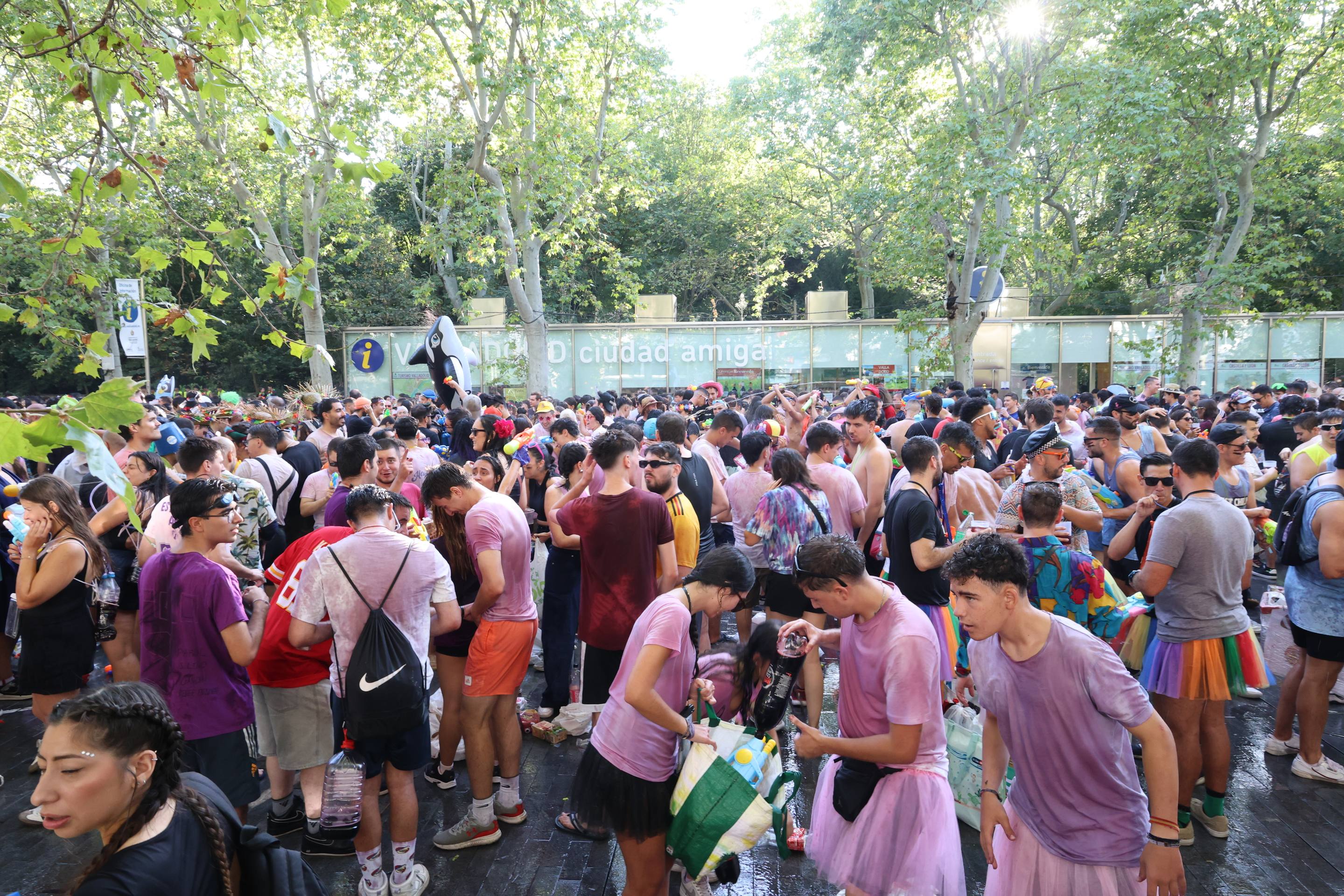 Las mejores imágenes del desfile de peñas de las Fiestas de Valladolid 2025
