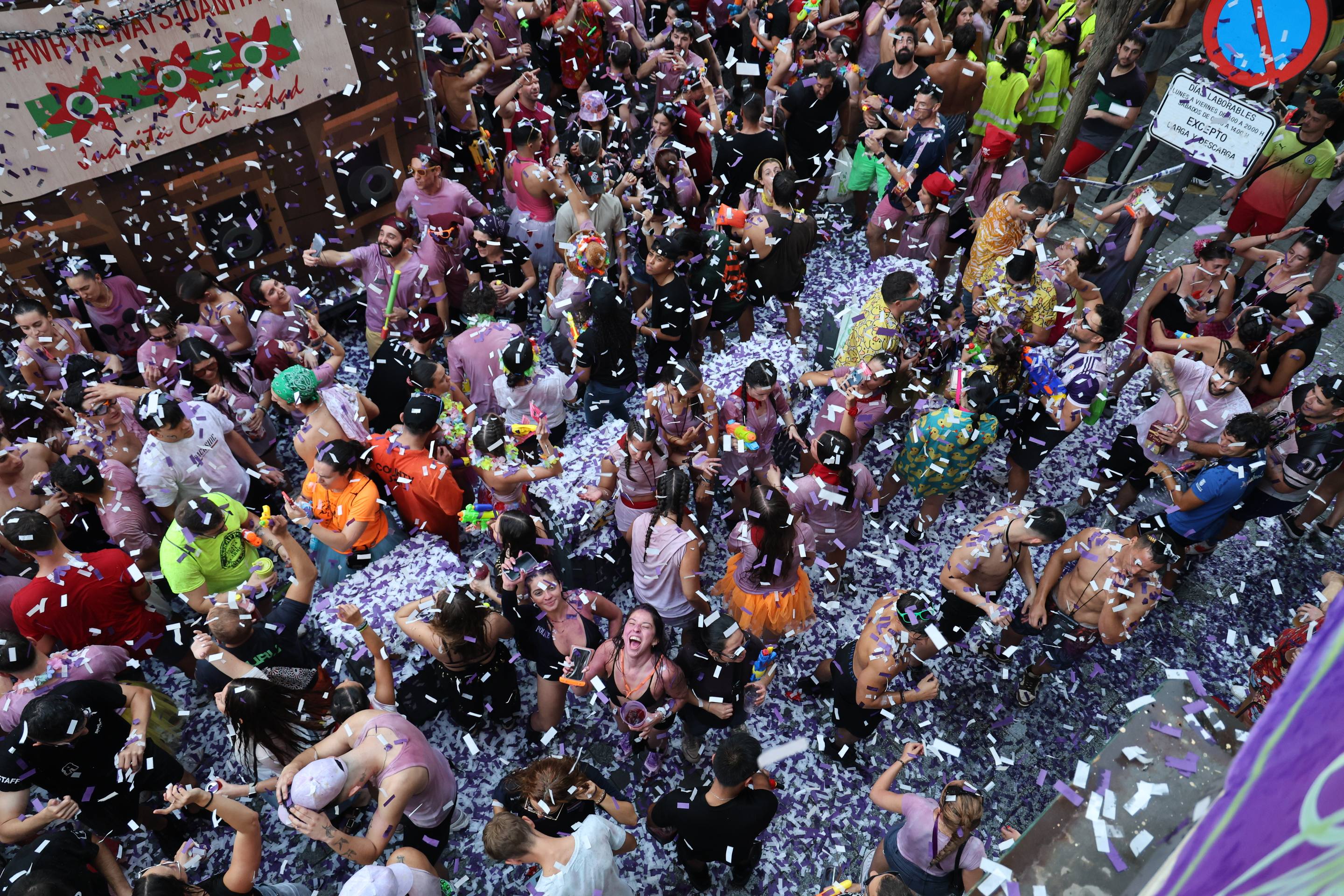 Las mejores imágenes del desfile de peñas de las Fiestas de Valladolid 2025