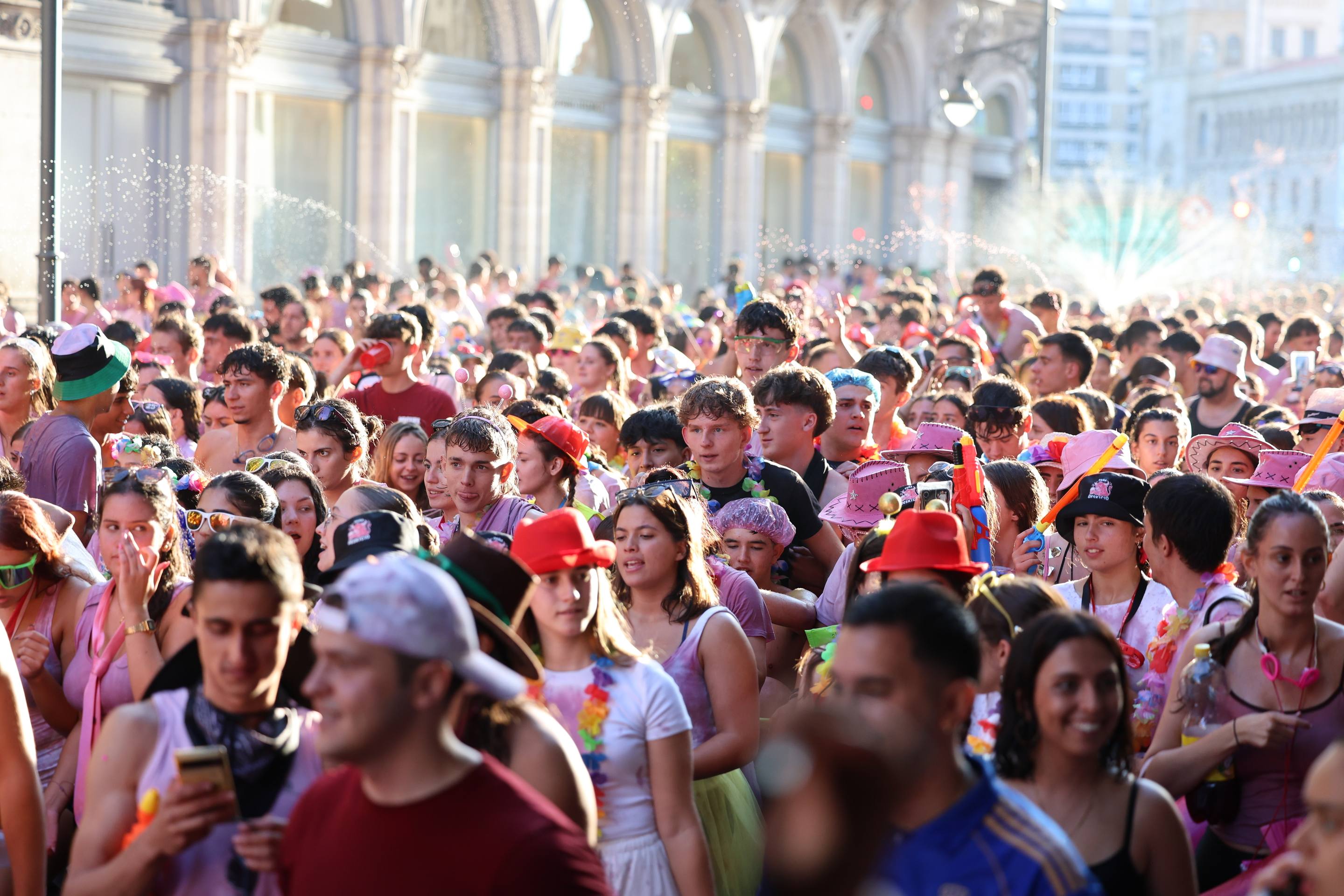 Las mejores imágenes del desfile de peñas de las Fiestas de Valladolid 2025