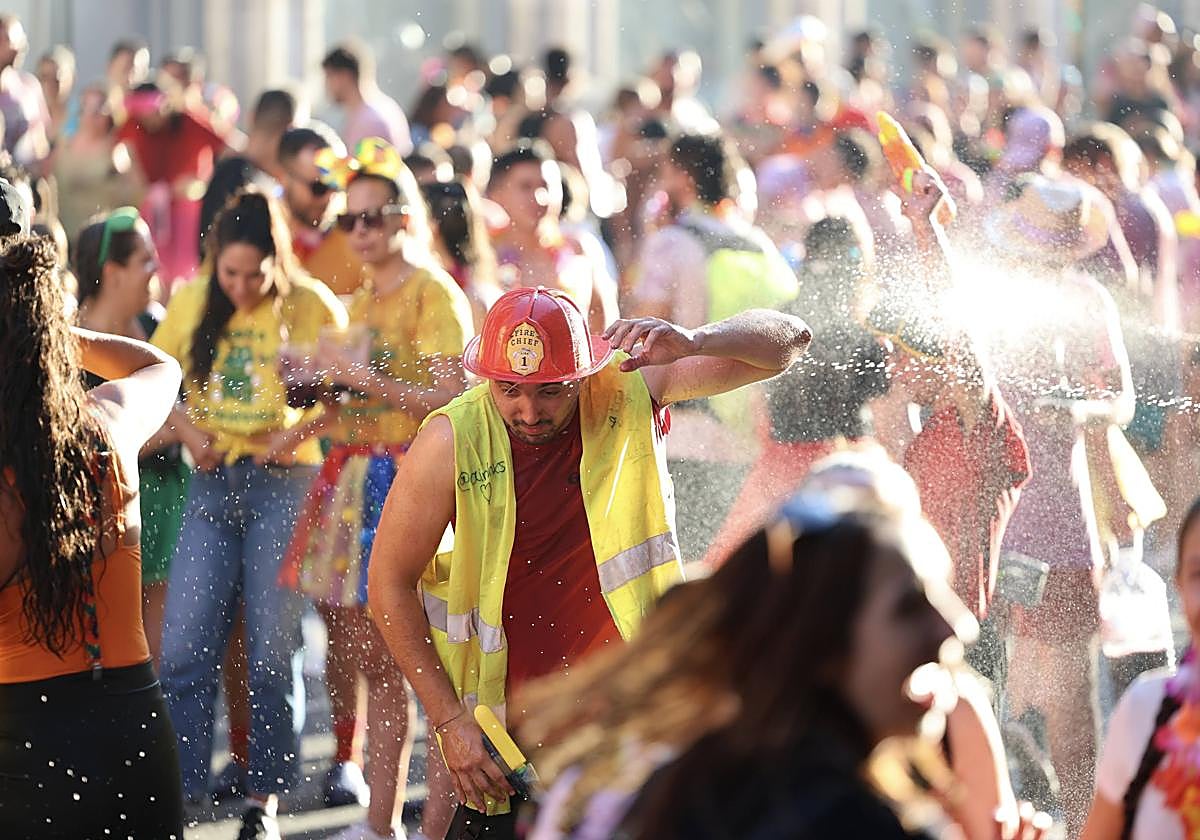 Las mejores imágenes del desfile de peñas de las Fiestas de Valladolid 2025