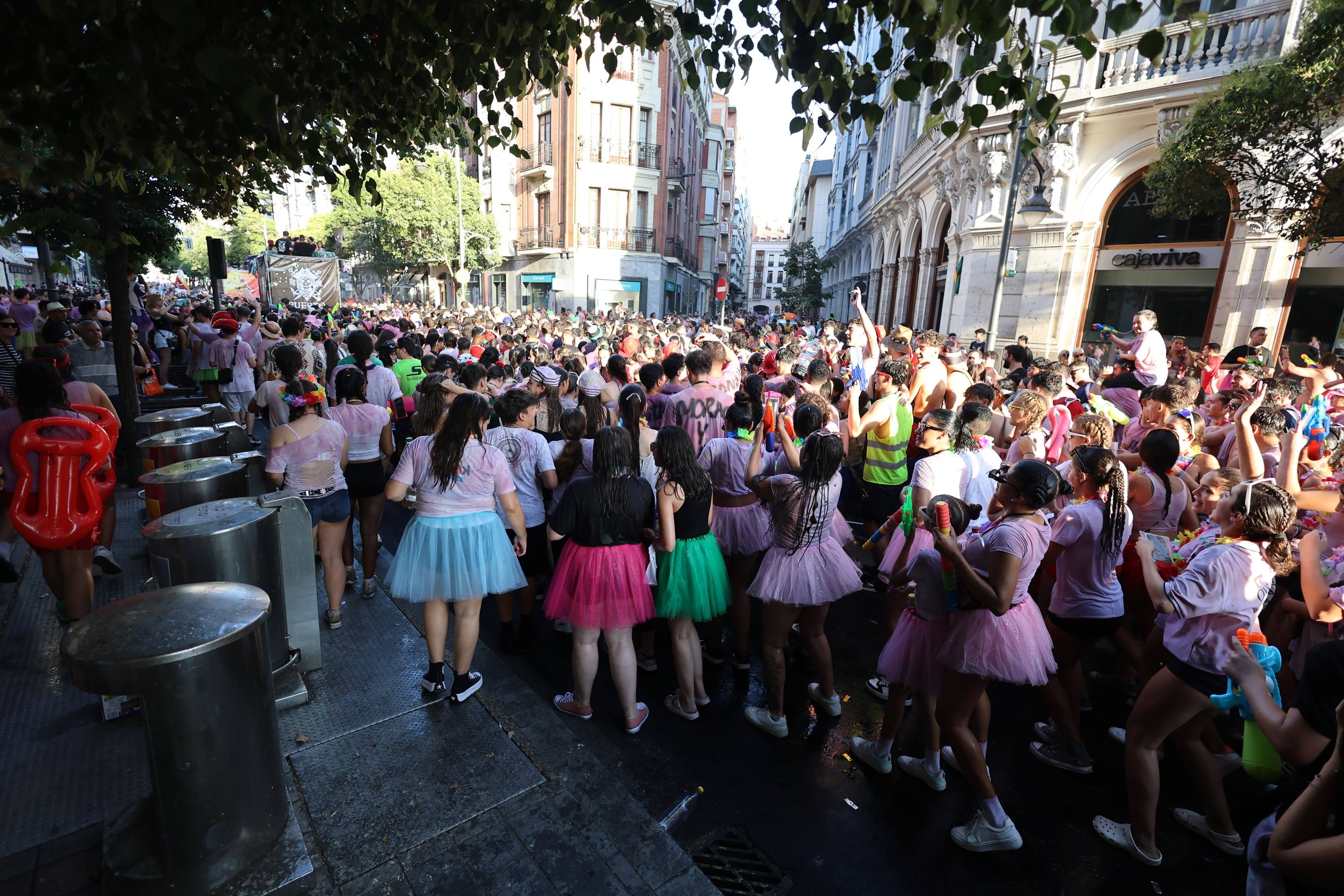 Las mejores imágenes del desfile de peñas de las Fiestas de Valladolid 2025