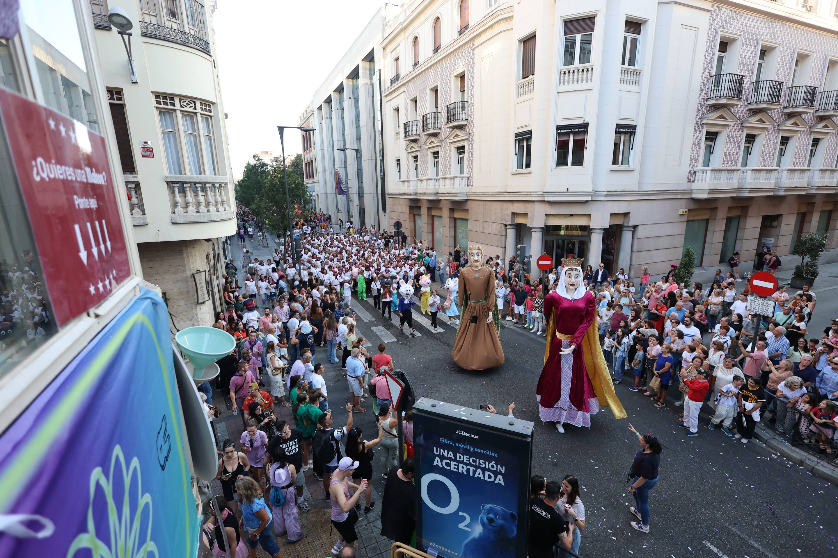 Las mejores imágenes del desfile de peñas de las Fiestas de Valladolid 2025