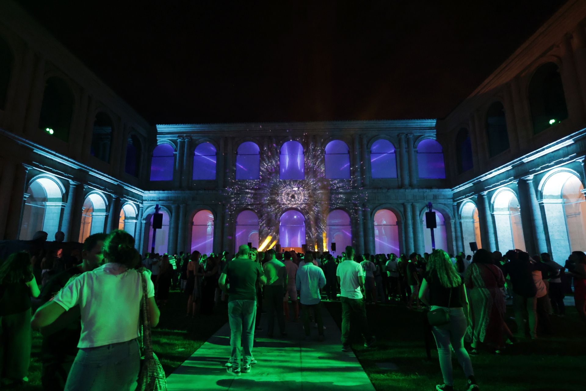 El concierto de música electrónica &#039;Arde&#039; llena el Patio Herreriano de Valladolid