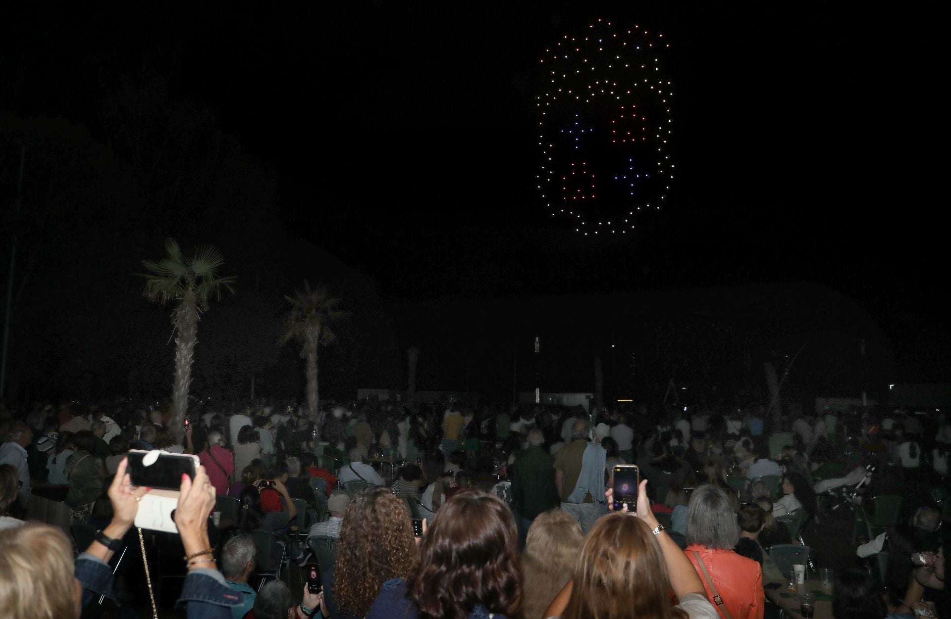 Los drones que hacen el cielo iluminado y silencioso
