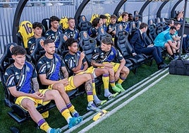 Trilli, Javi Sánchez y Ponceau, en el banquillo del Ibercaja Estadio.