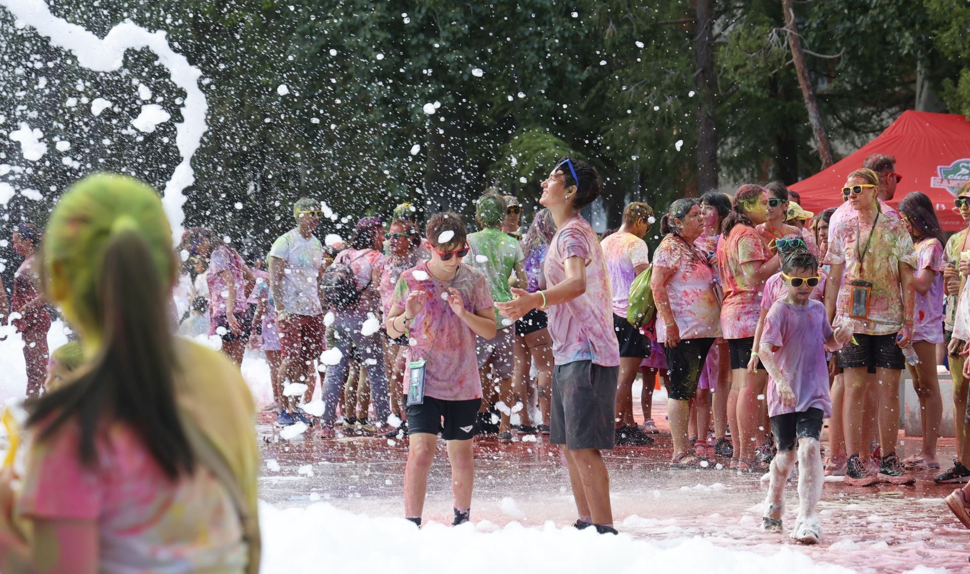 Palencia se tiñe de colores festivos