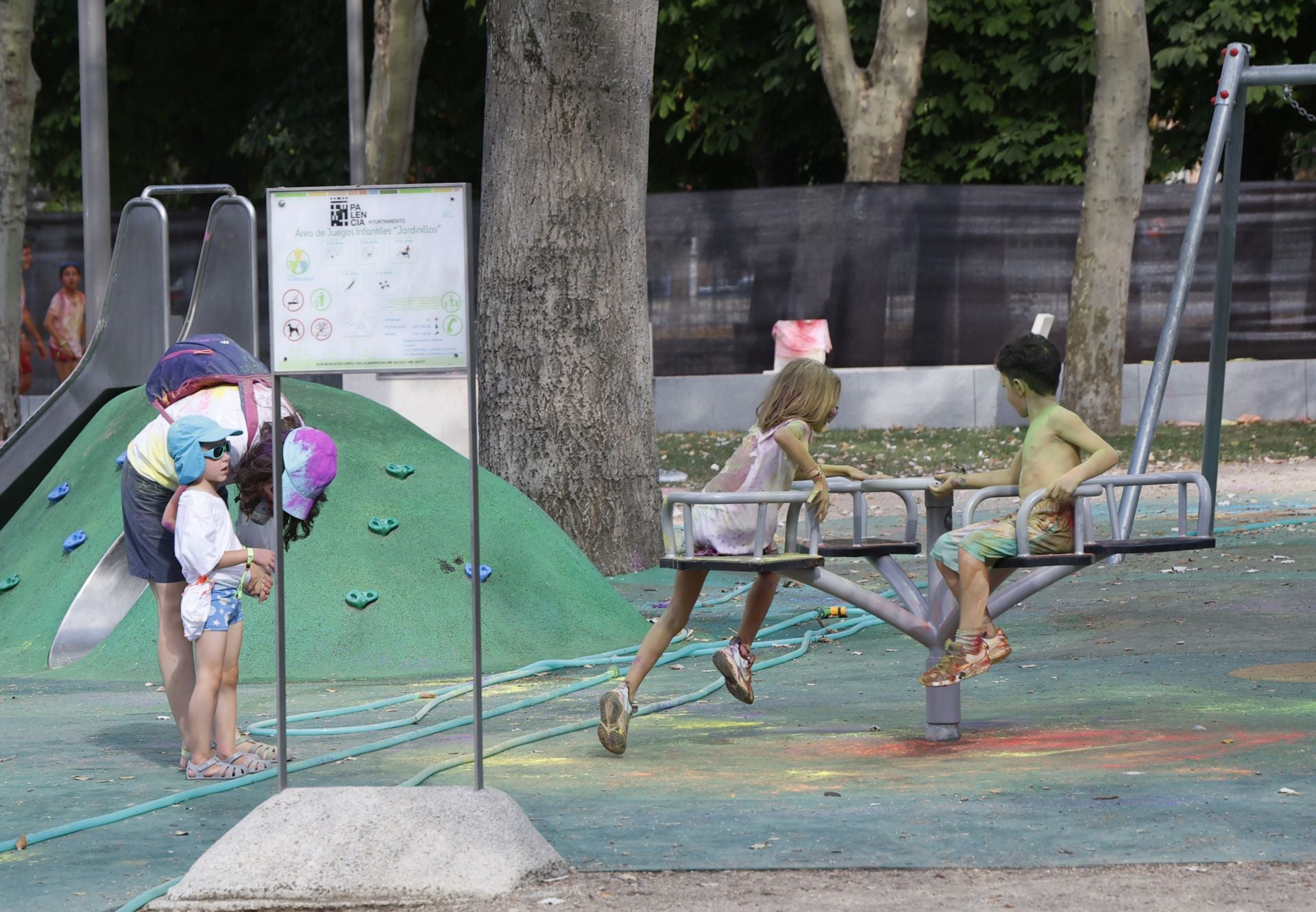 Palencia se tiñe de colores festivos