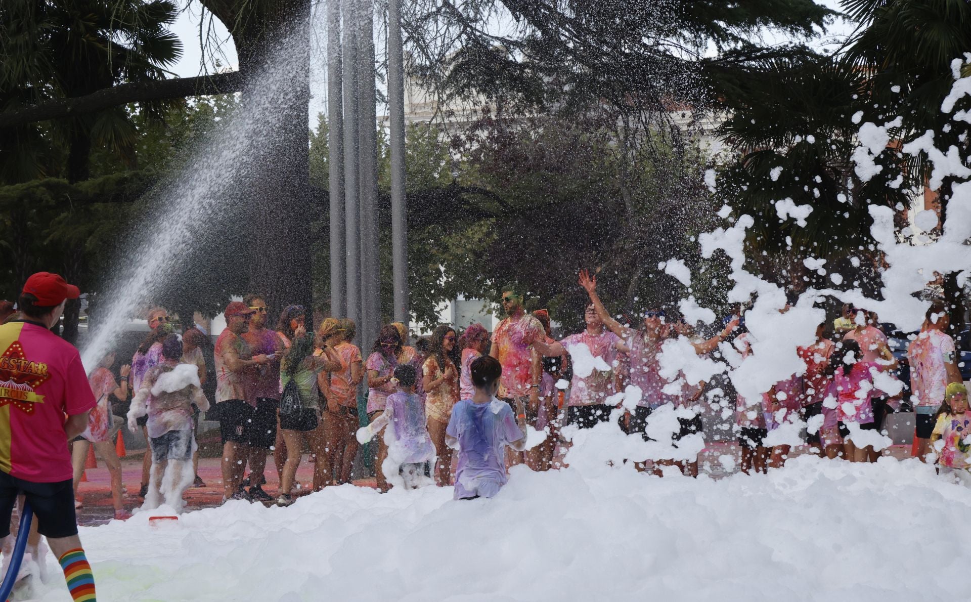 Palencia se tiñe de colores festivos