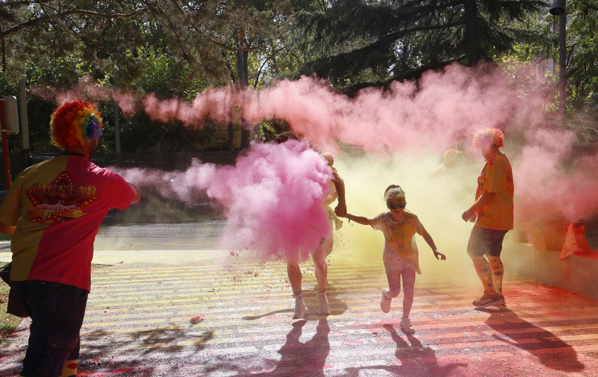 Palencia se tiñe de colores festivos