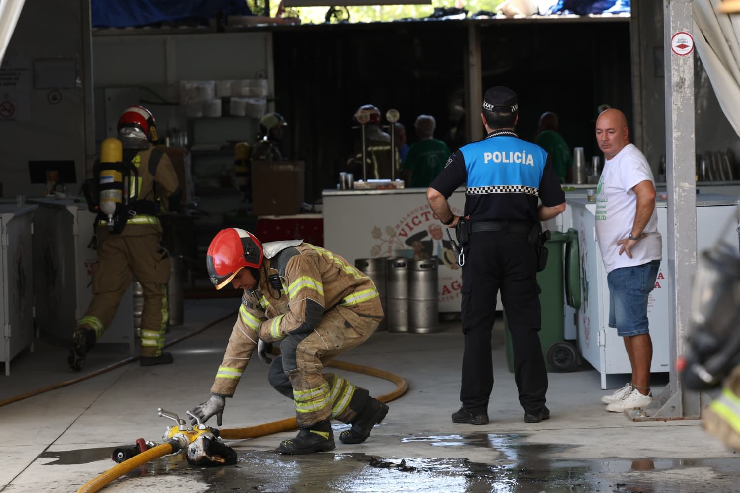 Las imágenes del incendio en la Casa de Andalucía de las Fiestas de Valladolid