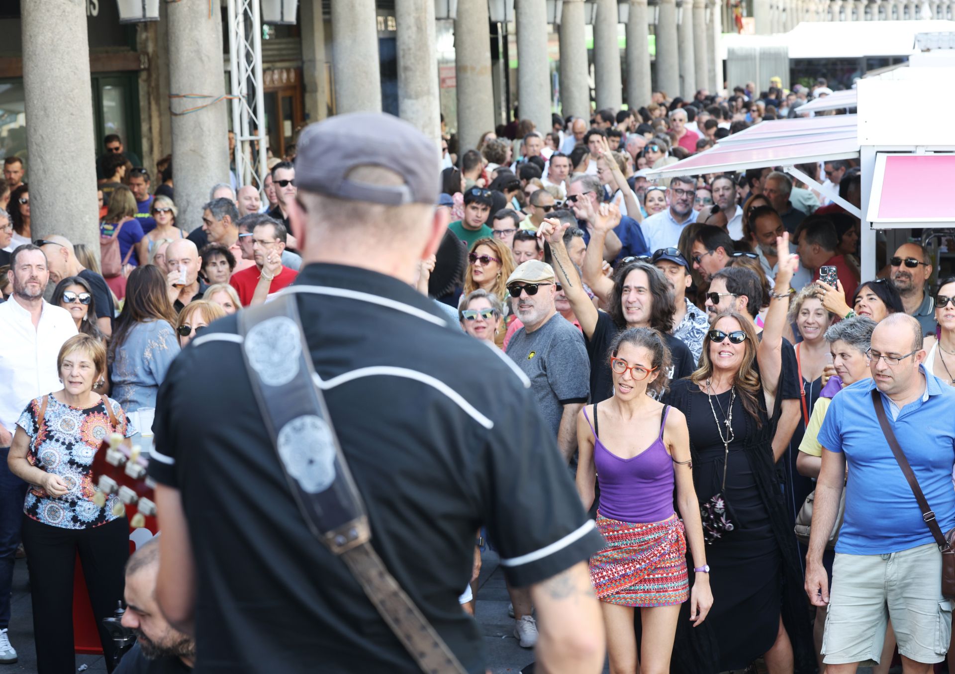 Las imágenes del ambientazo de la primera jornada oficial de las casetas de la Feria de Día