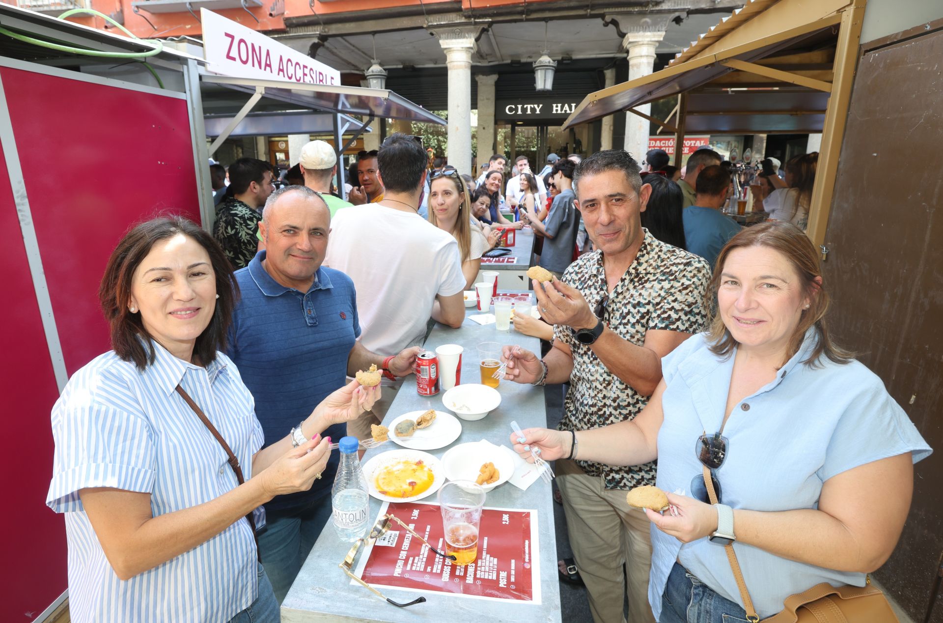 Las imágenes del ambientazo de la primera jornada oficial de las casetas de la Feria de Día