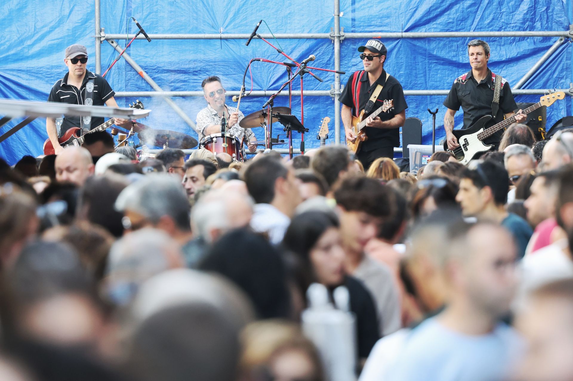 Las imágenes del ambientazo de la primera jornada oficial de las casetas de la Feria de Día