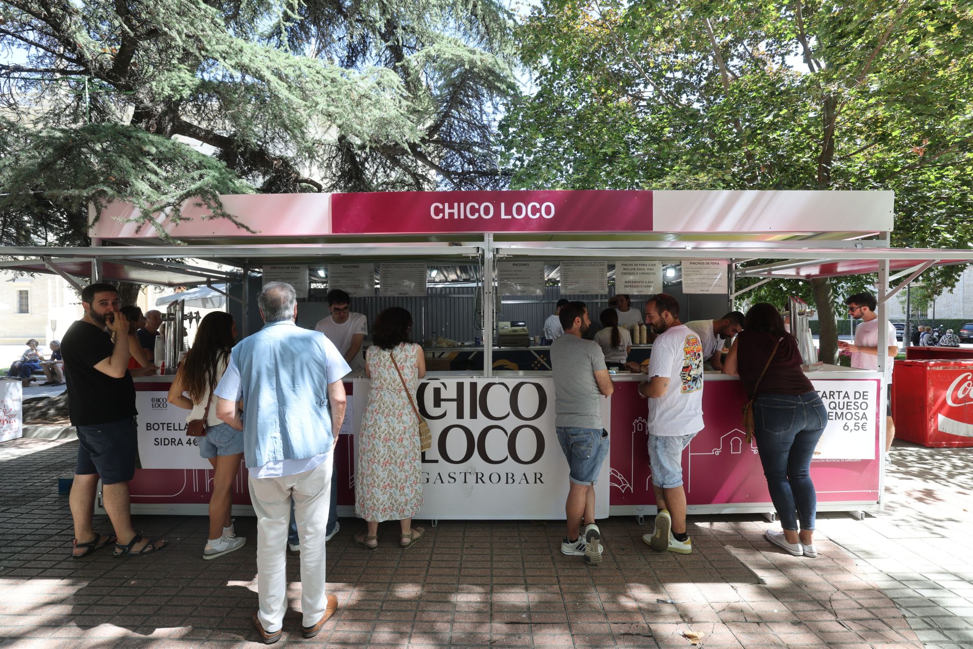 Las imágenes del ambientazo de la primera jornada oficial de las casetas de la Feria de Día