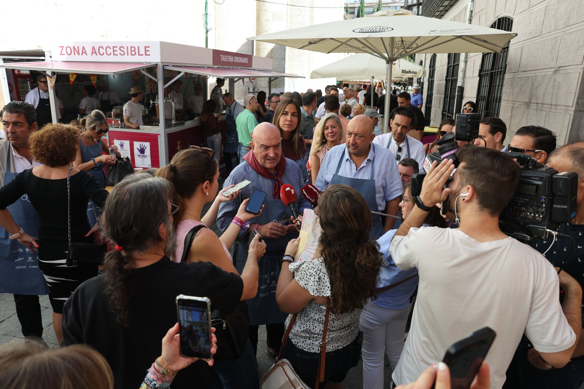 Las imágenes del ambientazo de la primera jornada oficial de las casetas de la Feria de Día