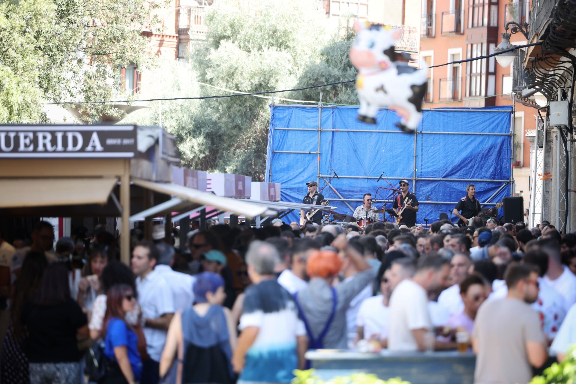Las imágenes del ambientazo de la primera jornada oficial de las casetas de la Feria de Día