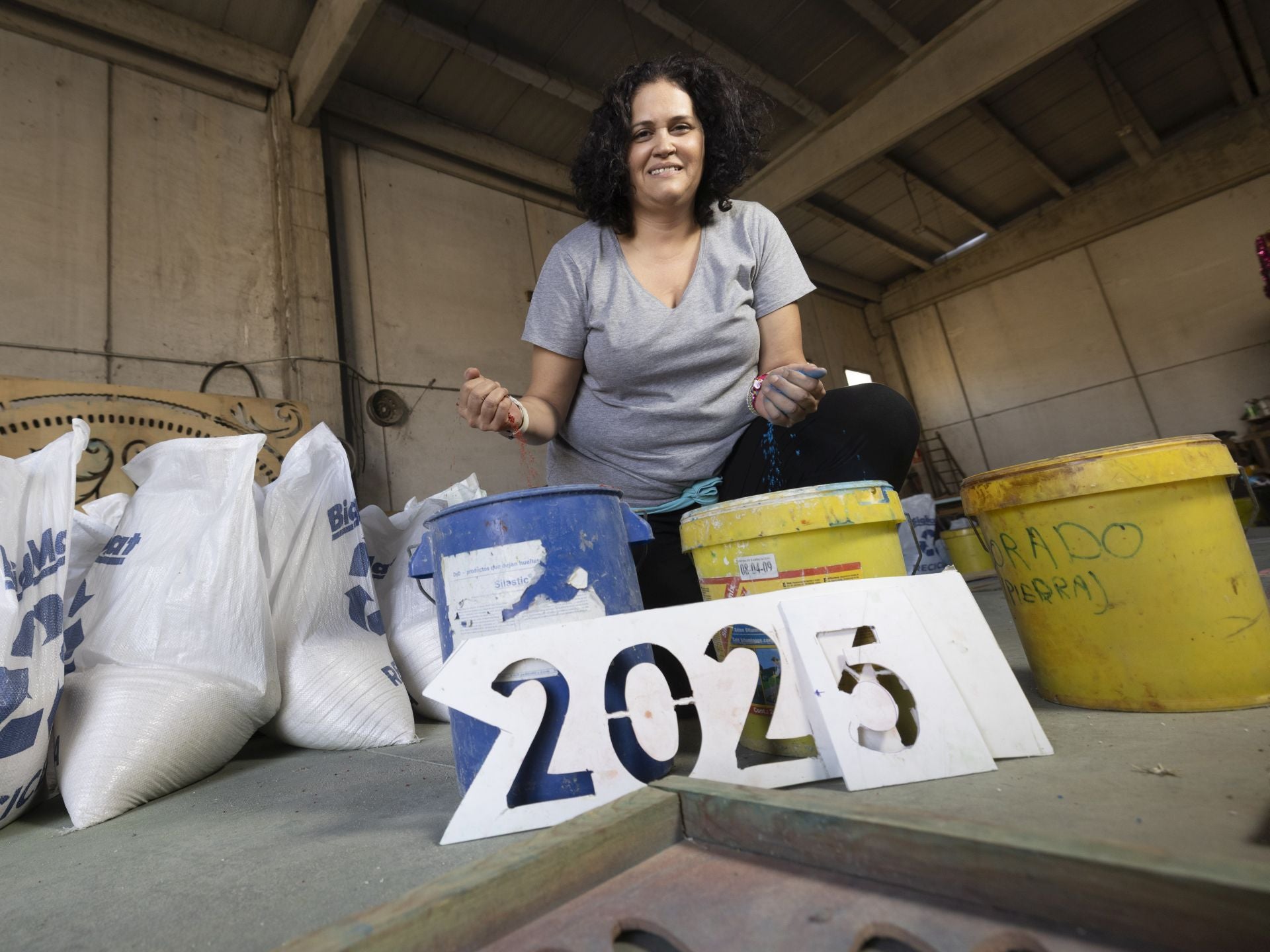 La tradición de la ofrenda floral pasa de tío a sobrina después de 22 años