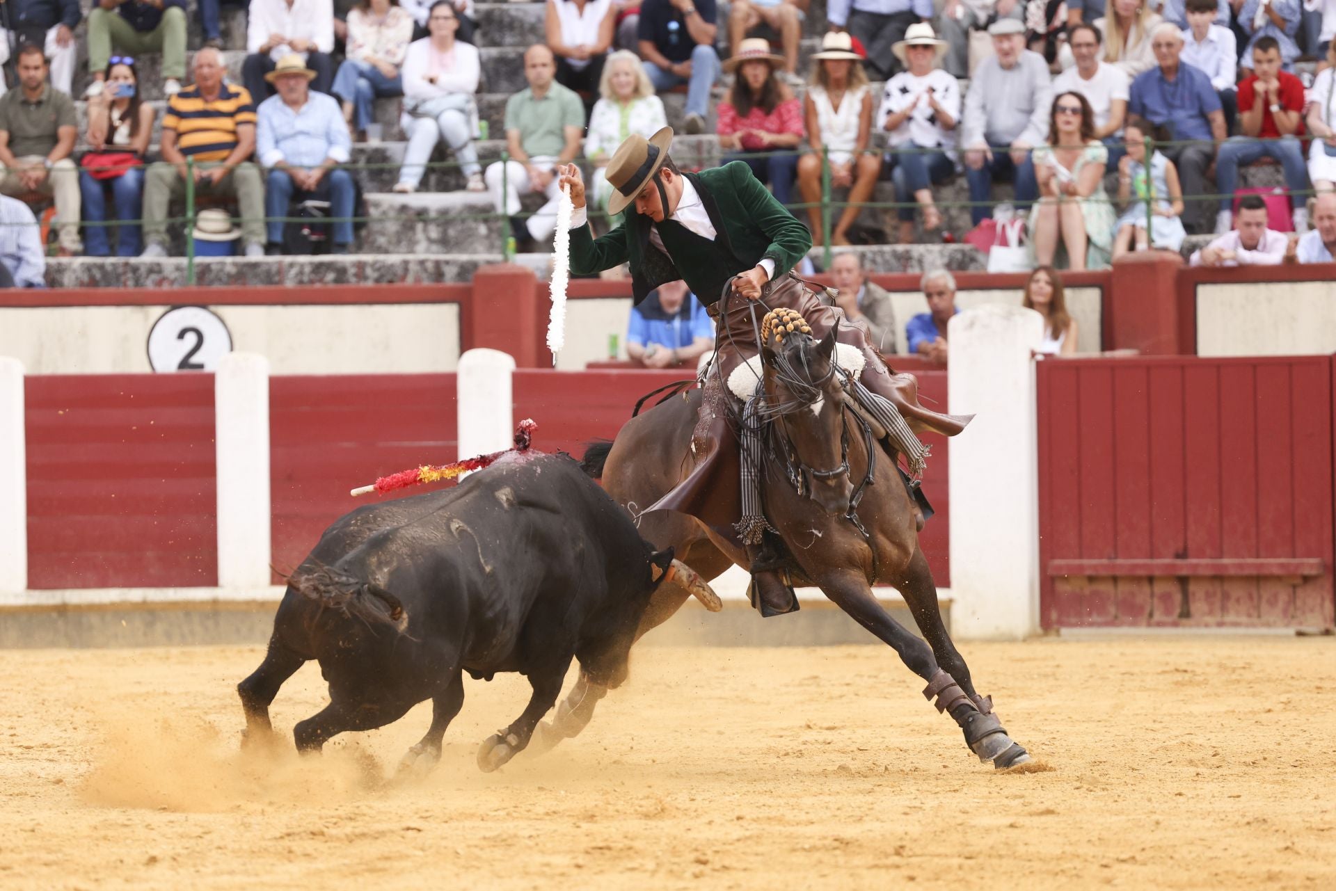 Segio Pérez de Gregorio posa con la oreja de uno de los protagonistas de la tarde.