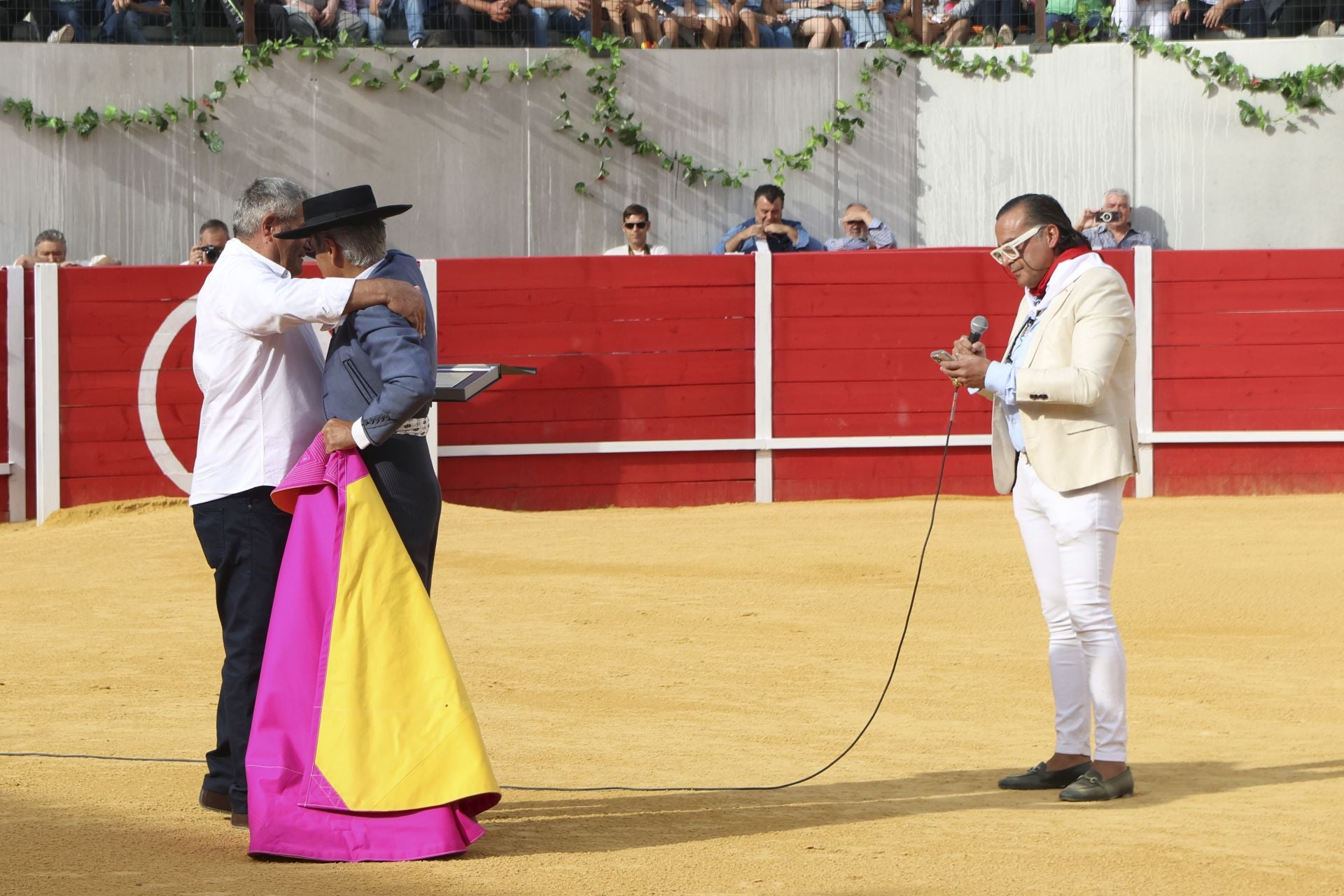 La inauguración de la plaza taurina de Alaejos, en imágenes