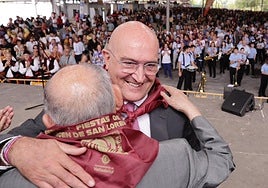 El alcalde, Jesús Julio Carnero, durante la inauguración del recinto de las casetas regionales.