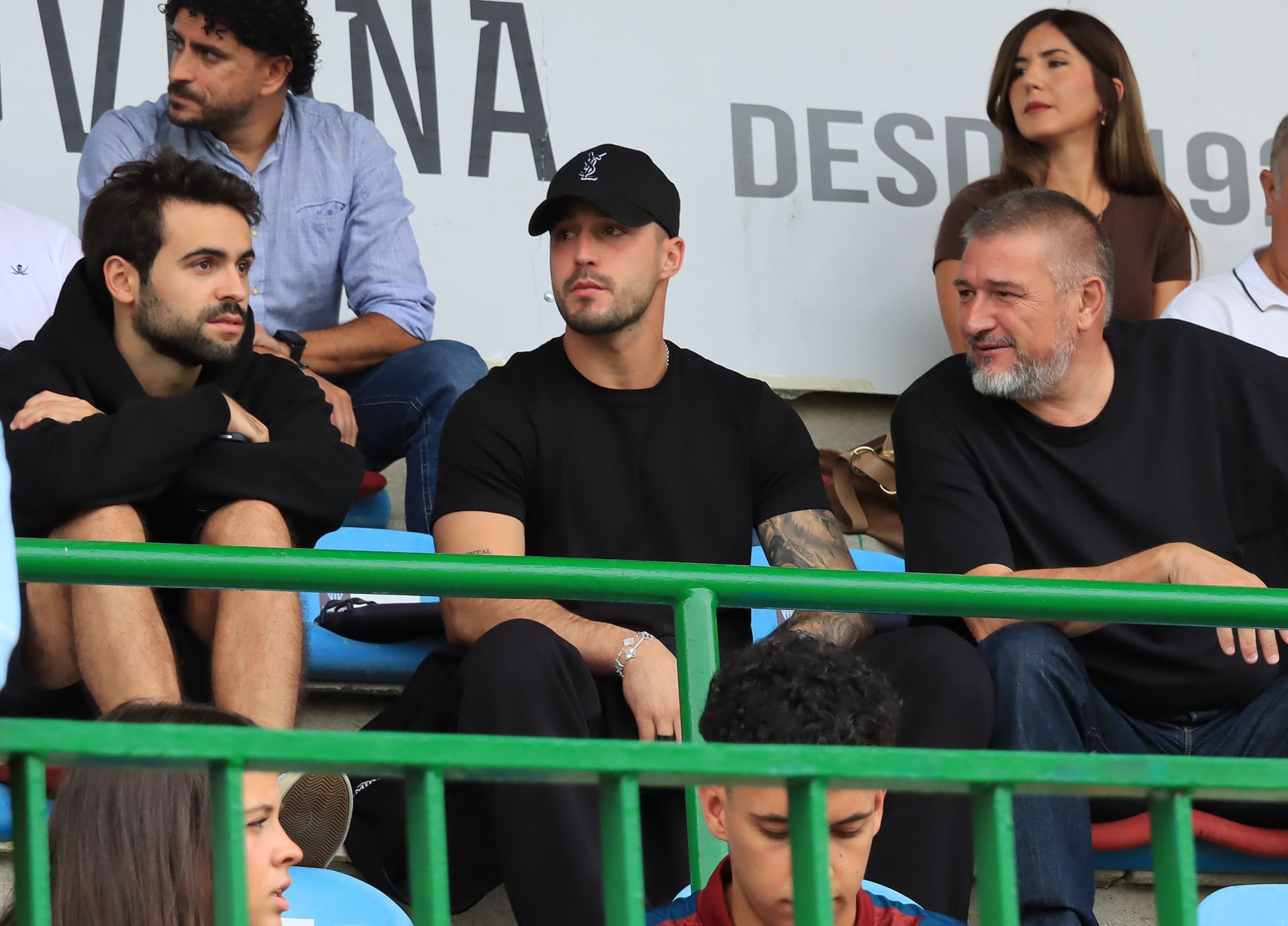 Búscate en las gradas de La Albuera durante el primer partido de la Sego