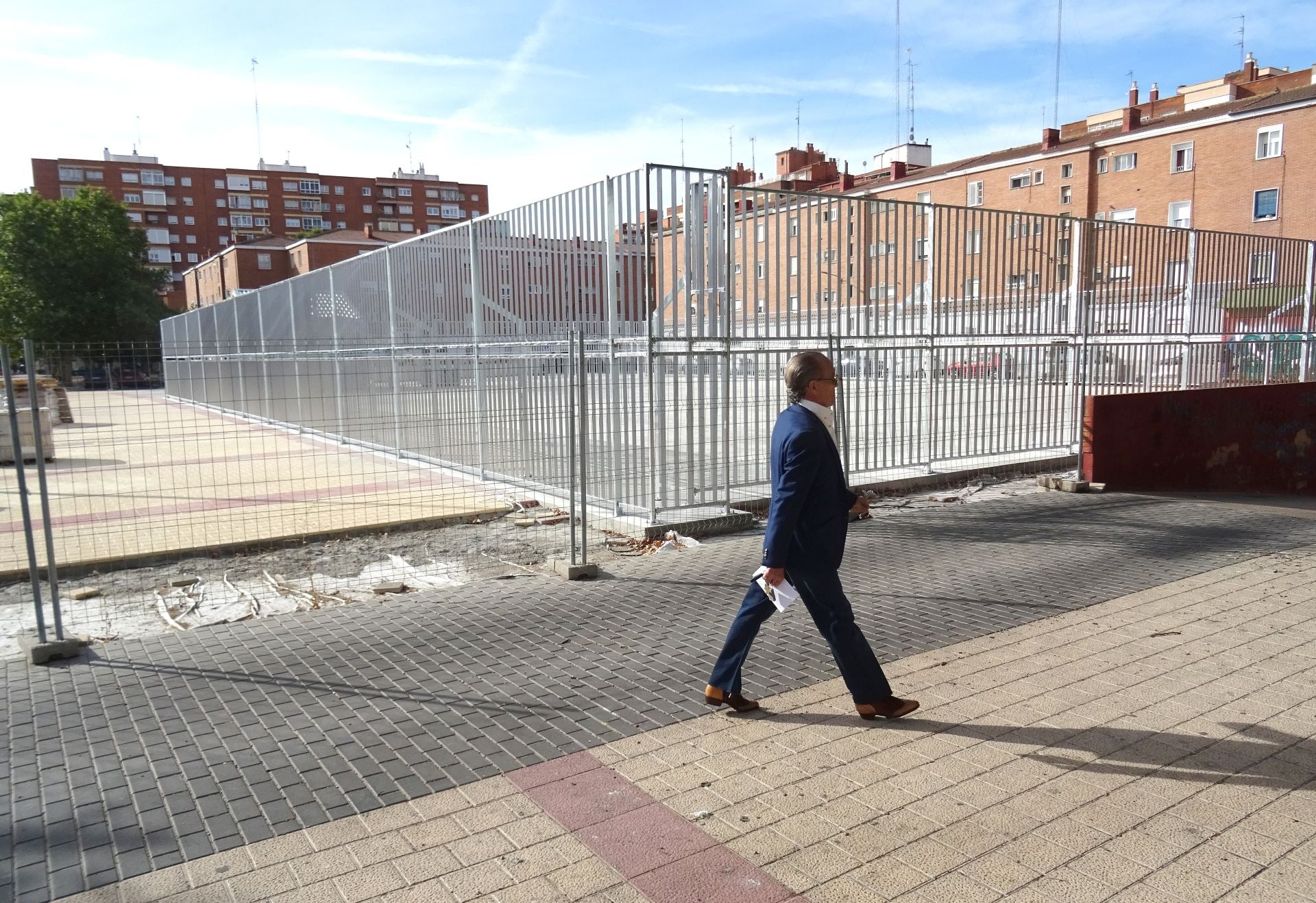 Plaza reformada en la calle del Amor de Dios