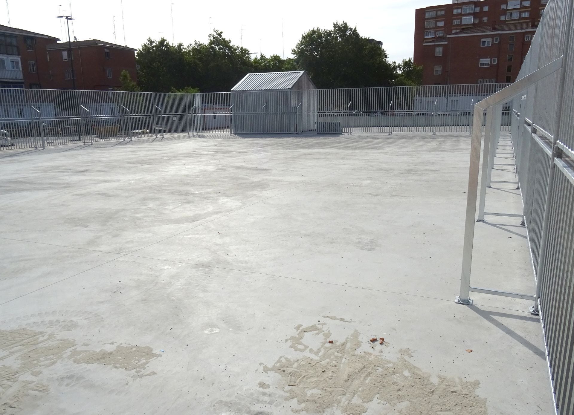 Plaza reformada en la calle del Amor de Dios