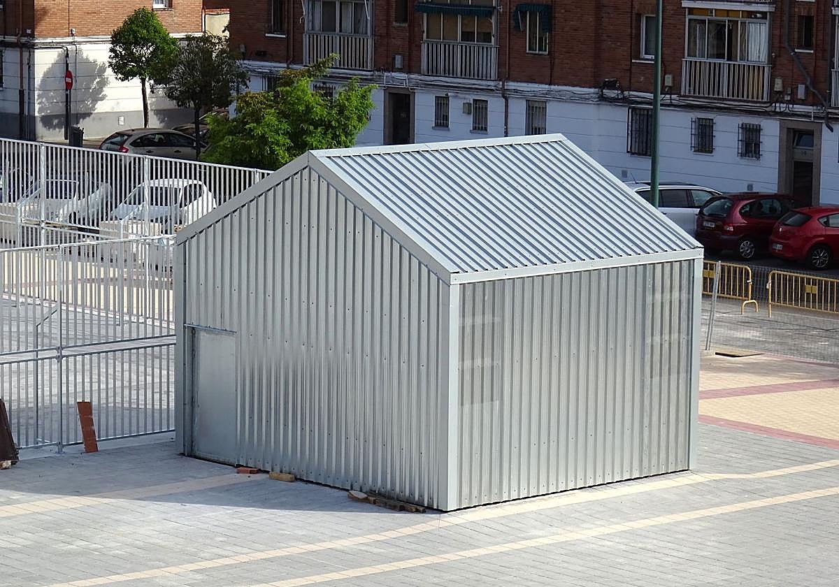 Plaza reformada en la calle del Amor de Dios