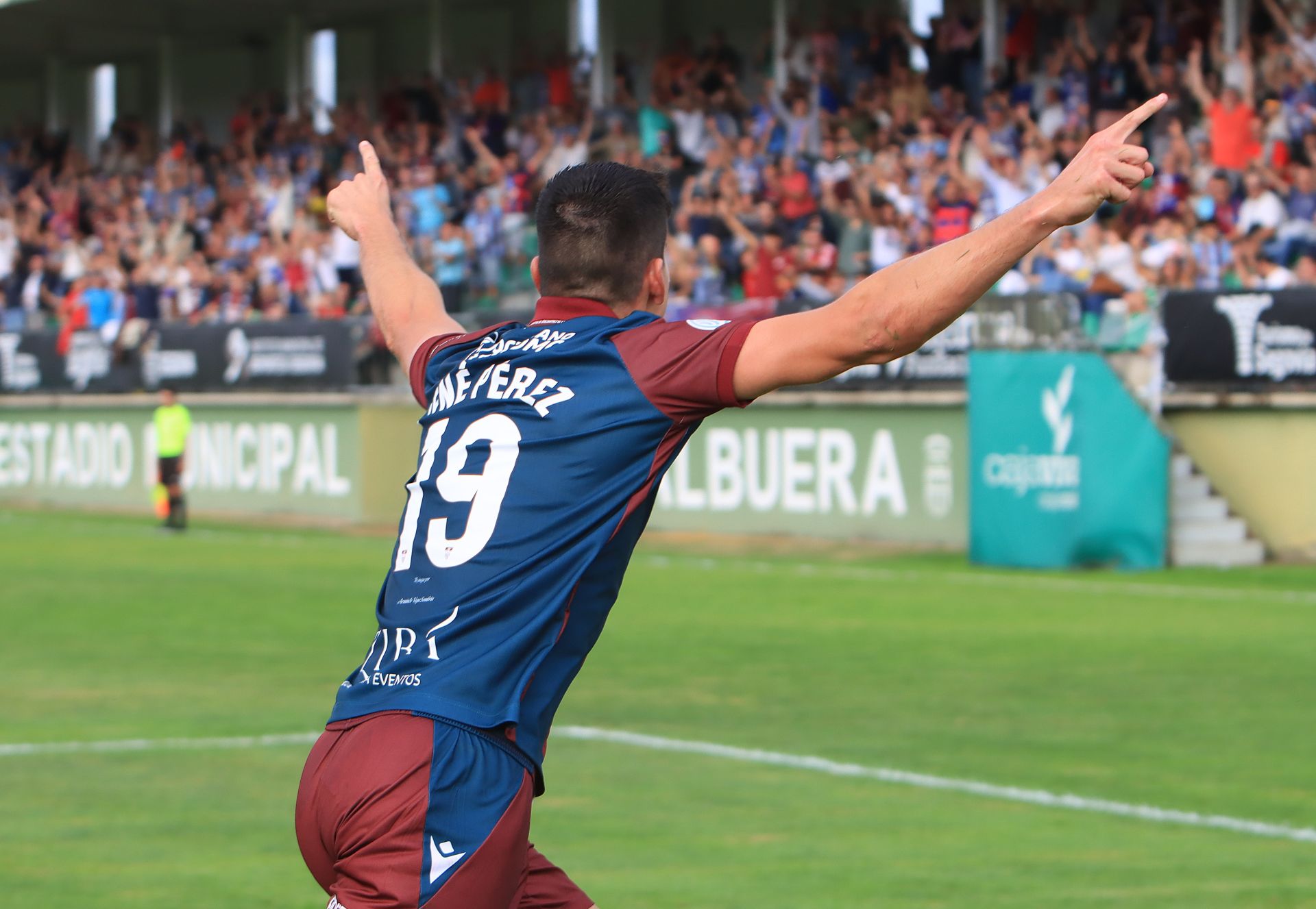 Fotos de la victoria de la Segoviana en su debut liguero