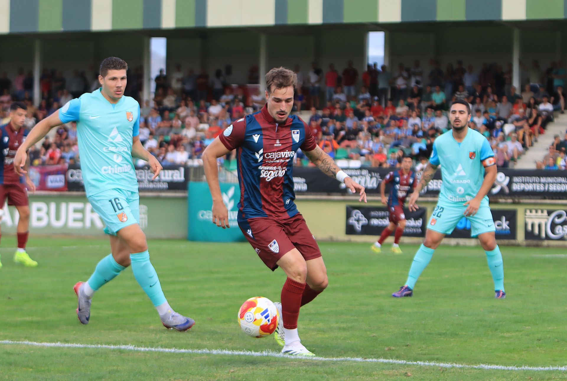 Fotos de la victoria de la Segoviana en su debut liguero