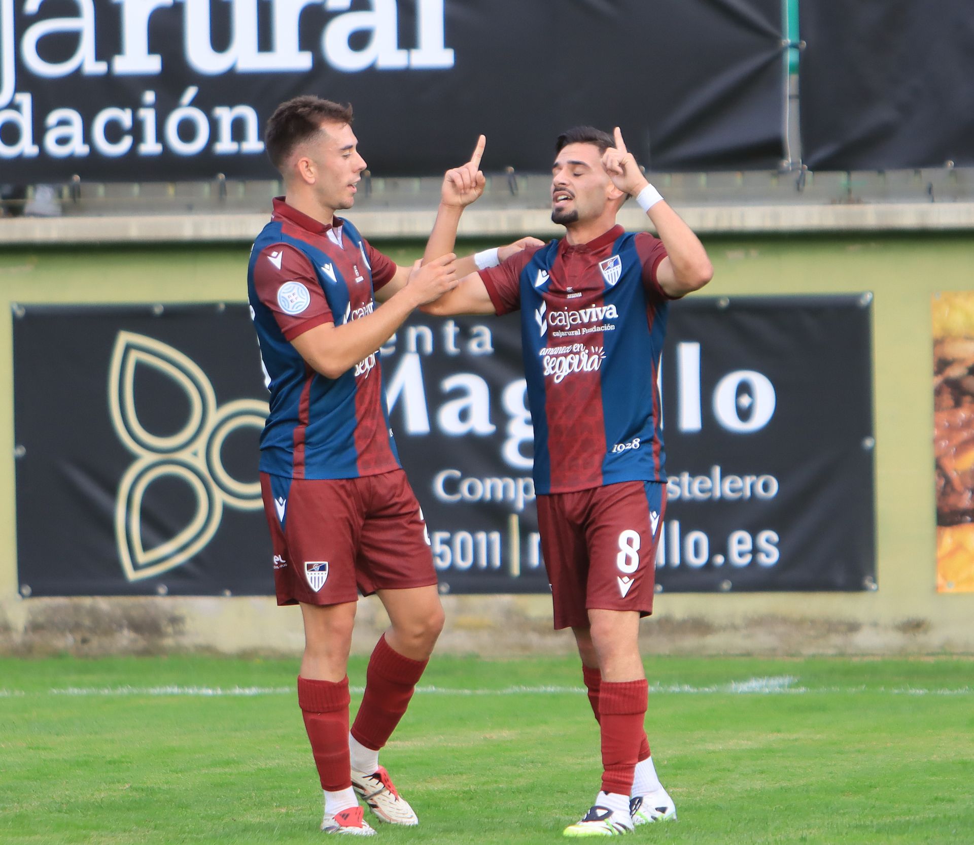 Fotos de la victoria de la Segoviana en su debut liguero