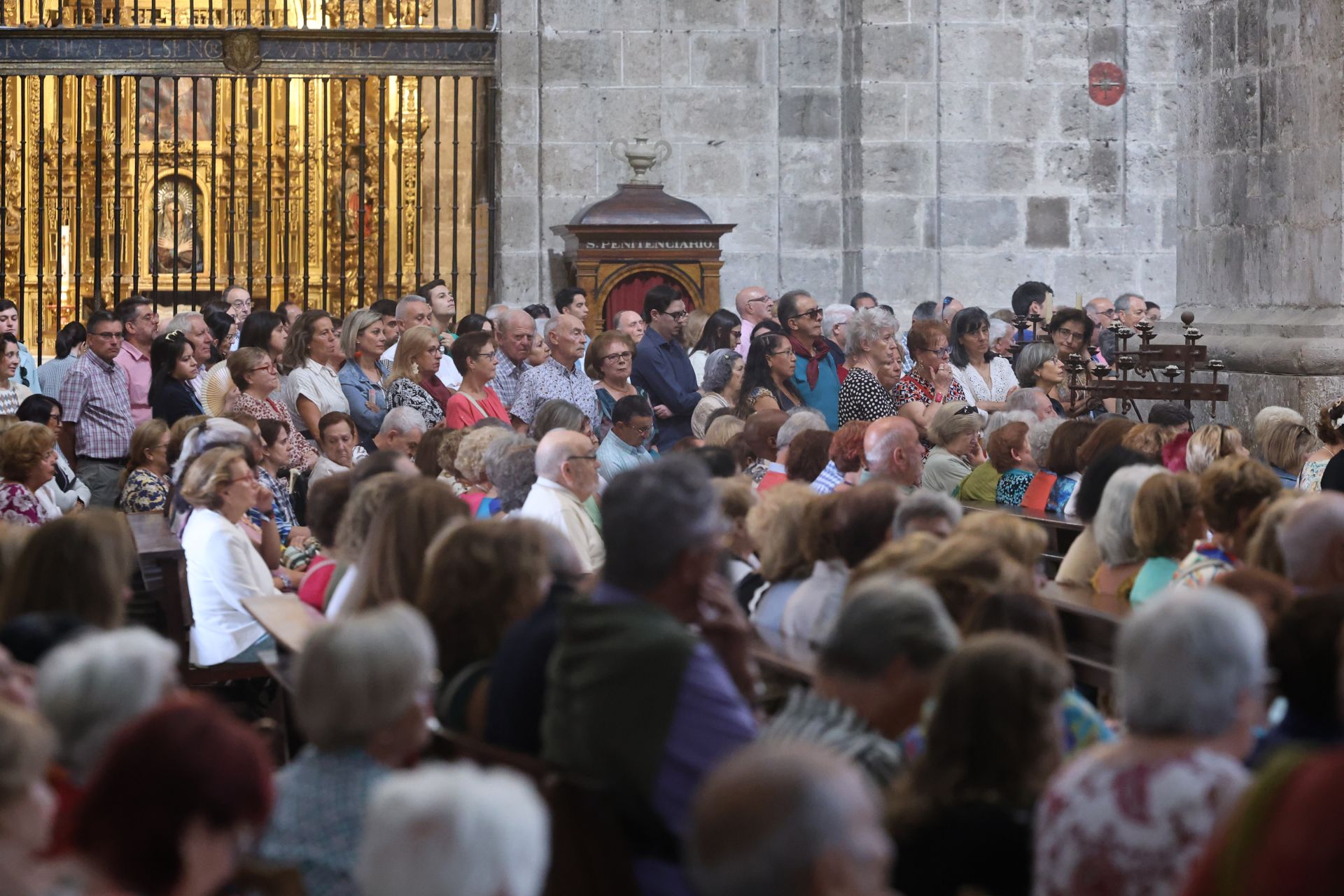 Las imágenes de la procesión, la pisada de la alfombra floral y la misa en honor a la Virgen de San Lorenzo