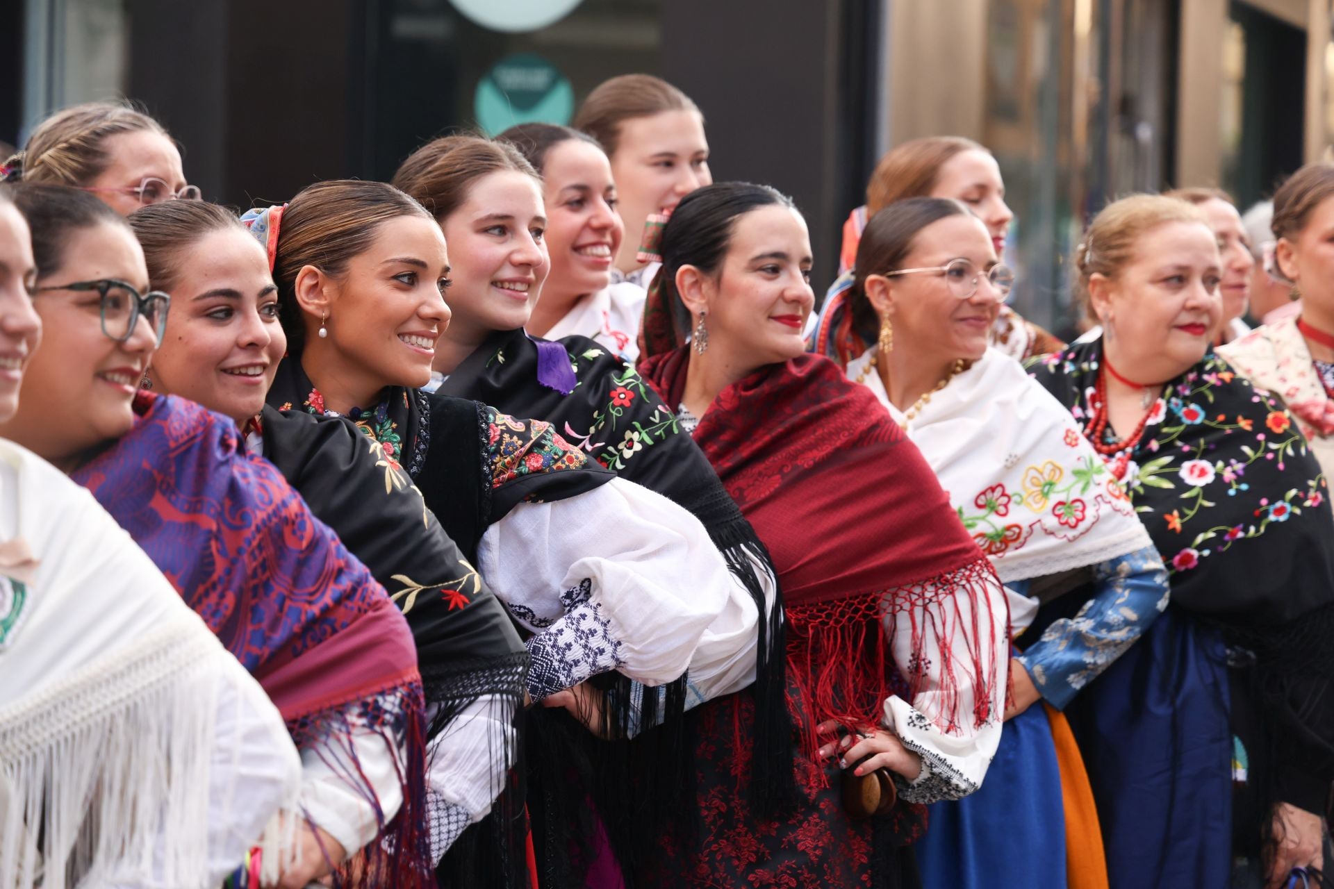 El folklore castellano hace vibrar el centro de Valladolid