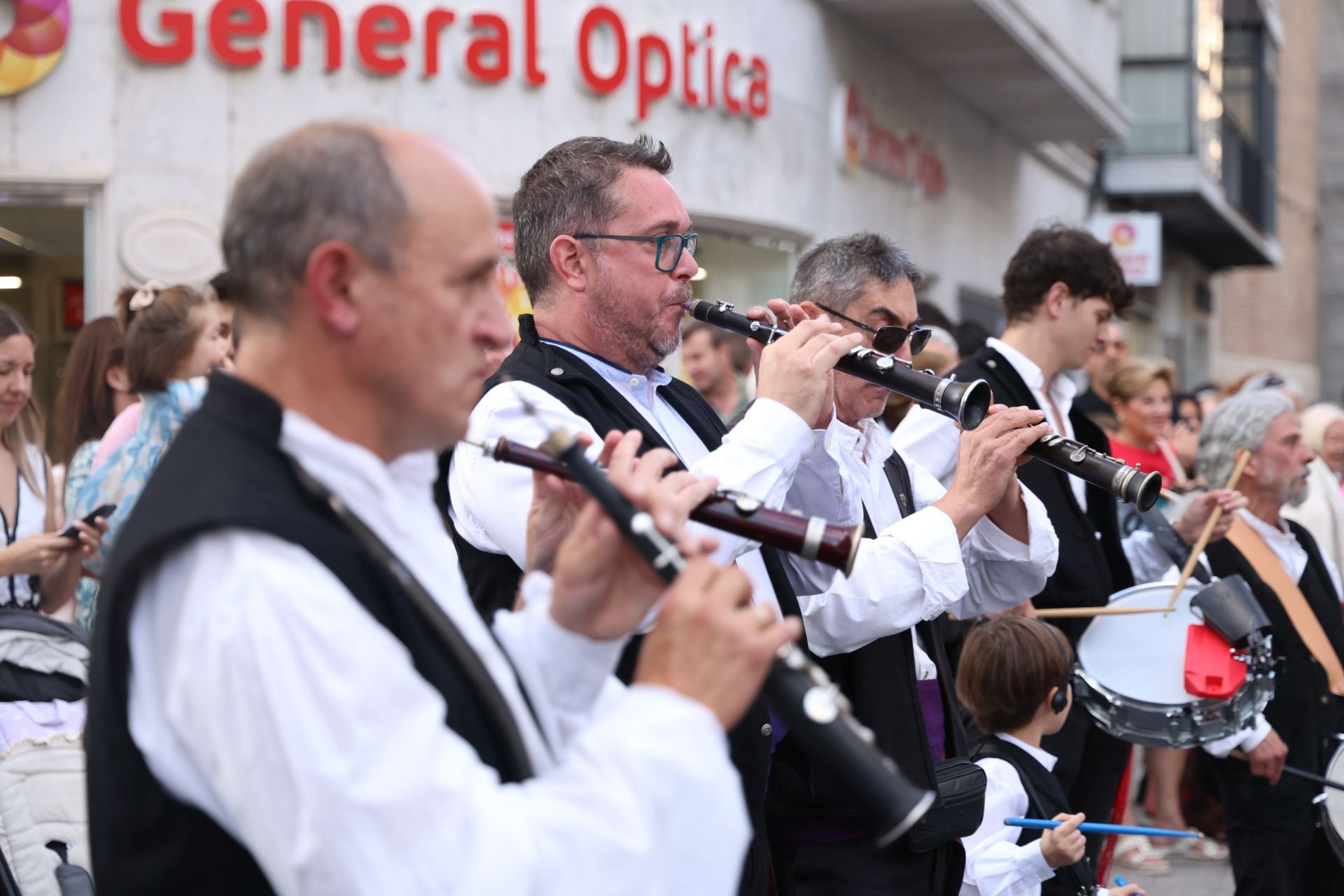 El folklore castellano hace vibrar el centro de Valladolid