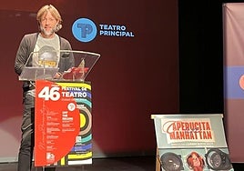El concejal de Cultura, Francisco Fernández, presenta el Festival de Teatro.
