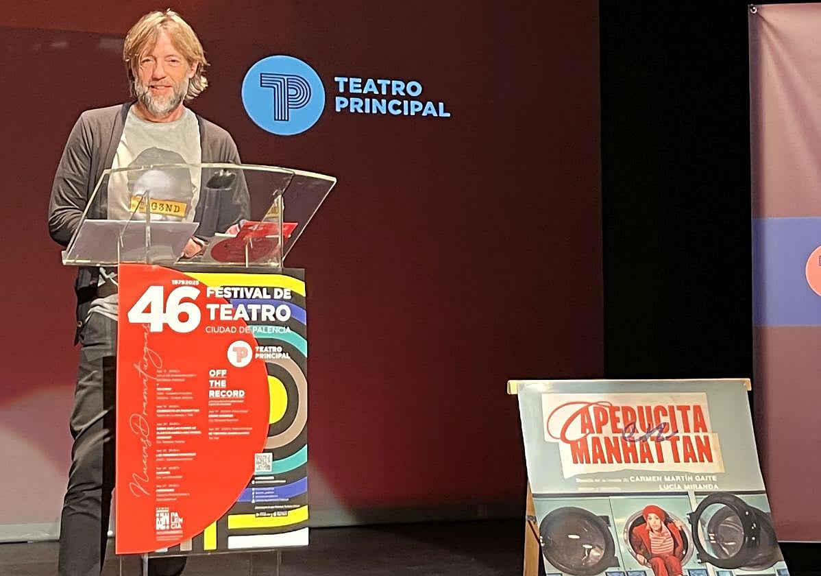 El concejal de Cultura, Francisco Fernández, presenta el Festival de Teatro.